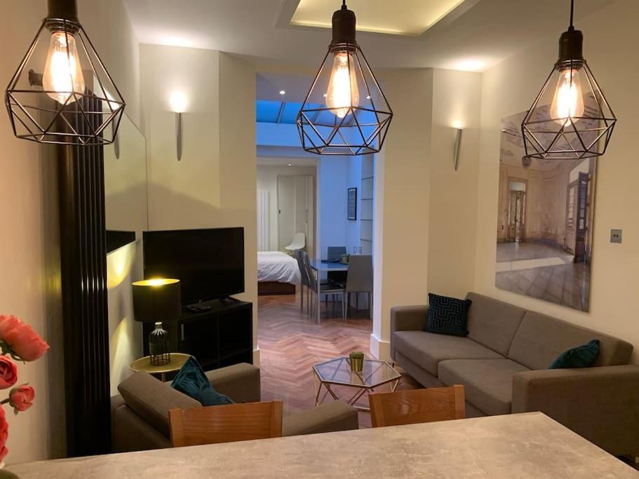 Hyde Park 3bed With Patio As Seen On Tv House Hunters International Apartment