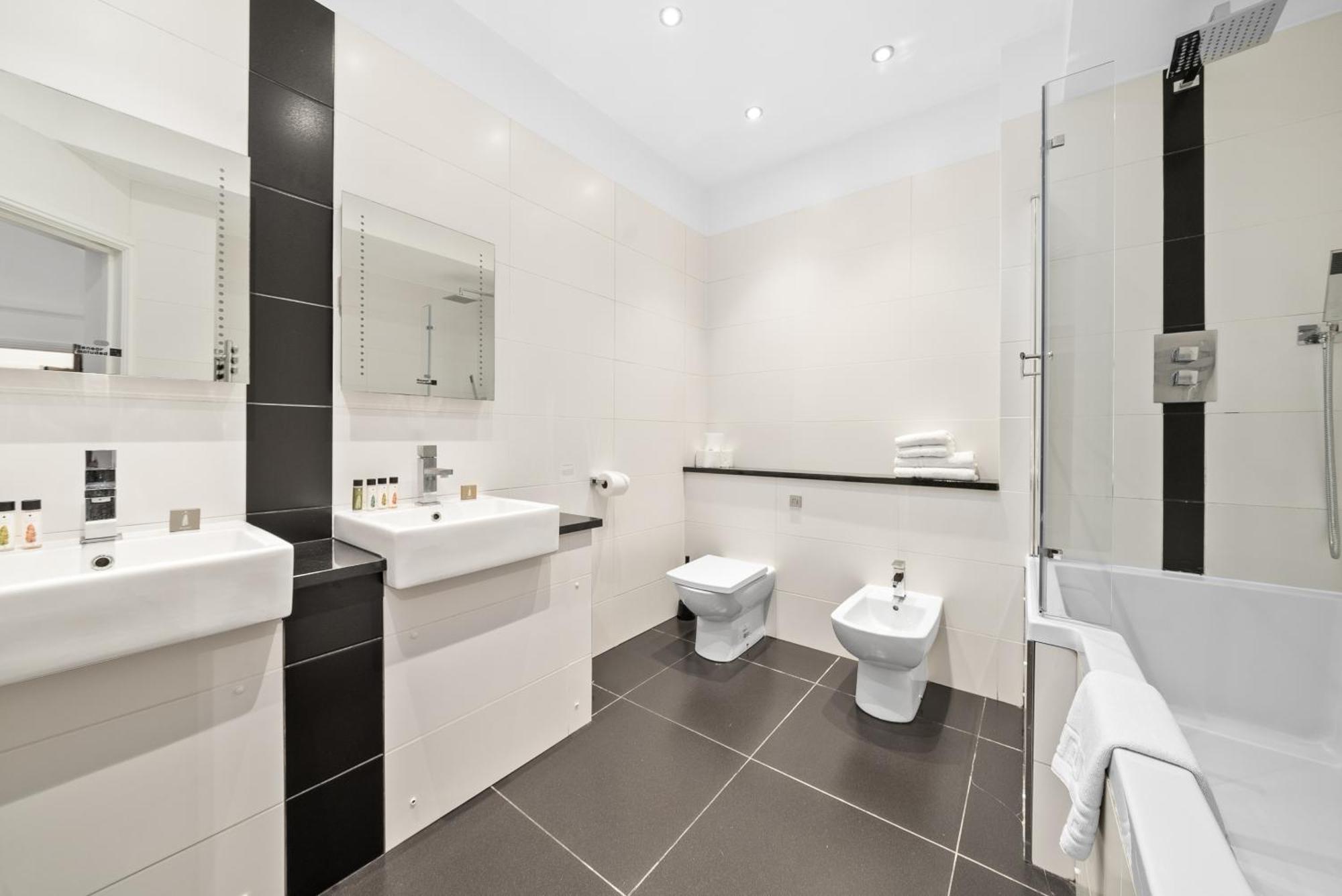 2, 48 Bishopsgate By Living * London