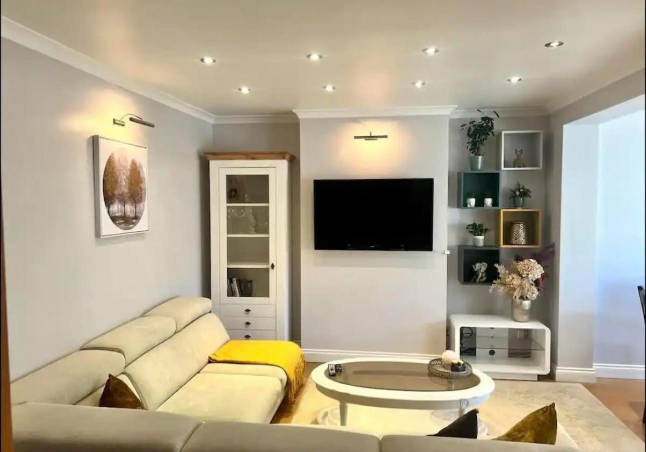 Stunning One Bedroom With Garden