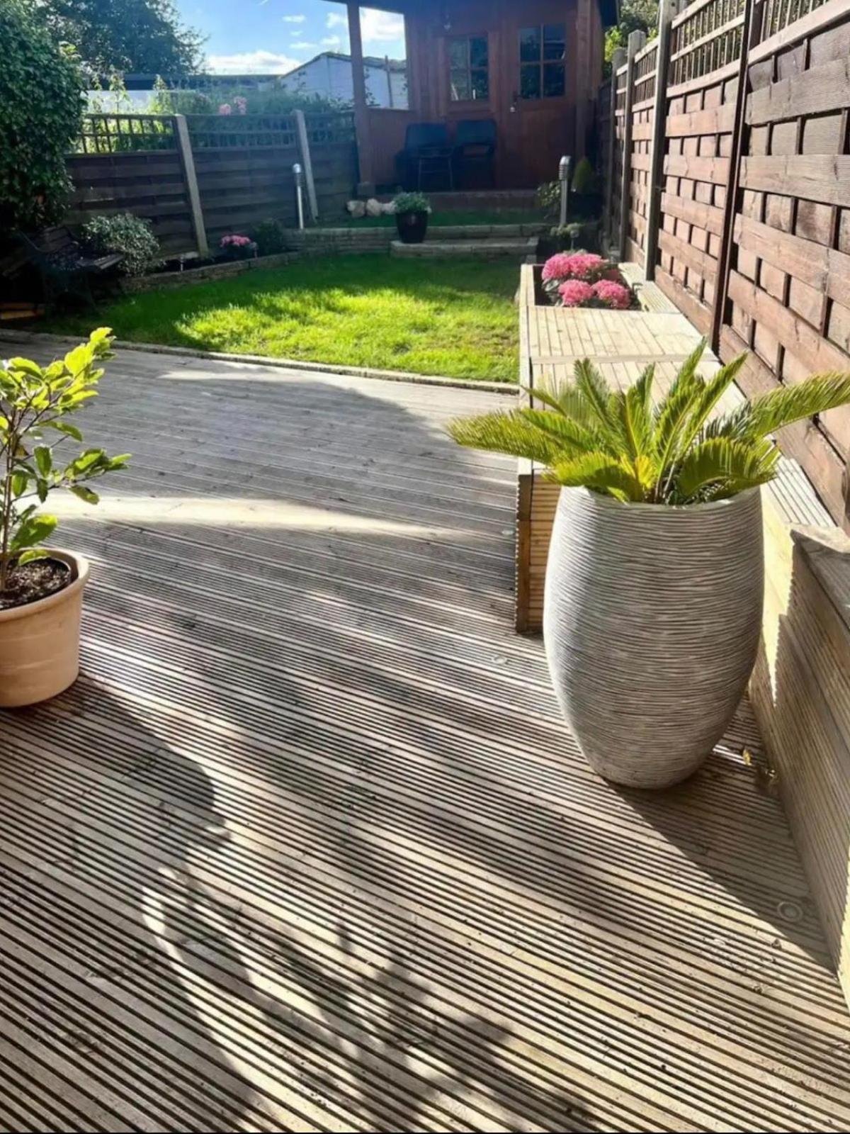 Stunning One Bedroom With Garden Apartment