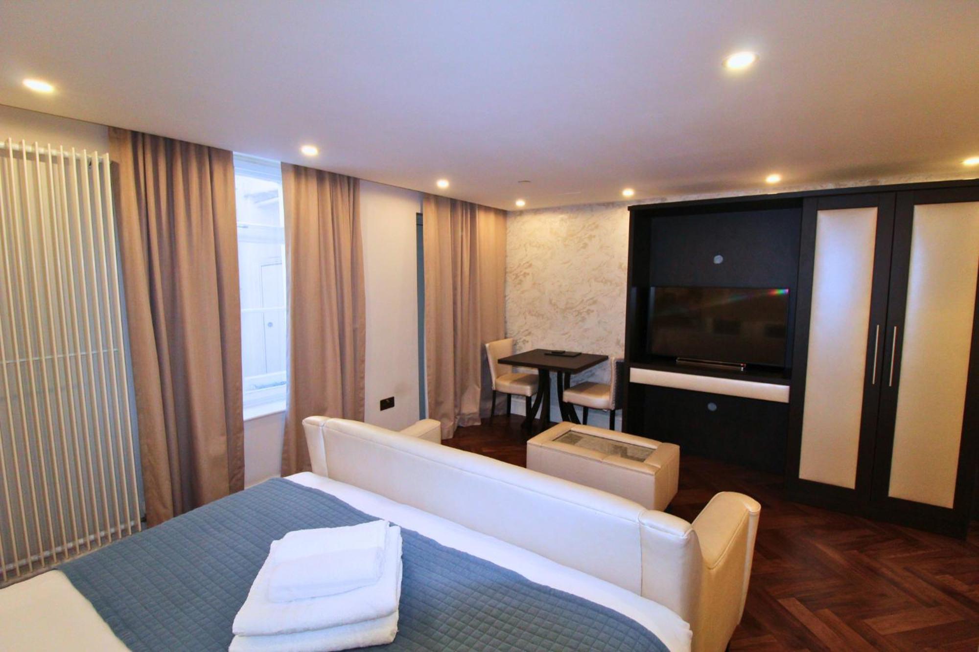 Baker Street By Viridian Apartment *