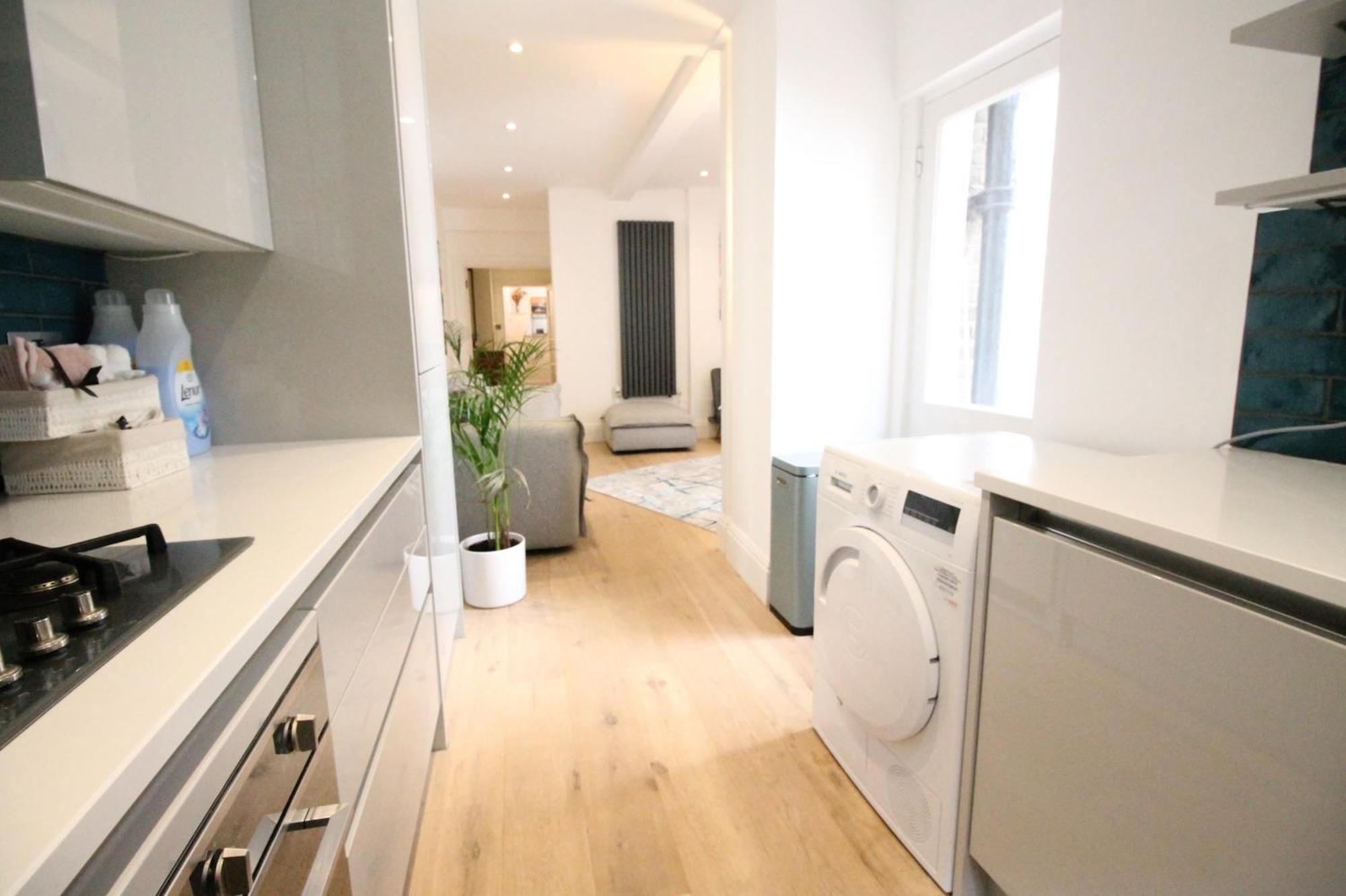 Trendy 2bedroom And 2 Bathroom Flat, Quiet Nottinghill Street Apartment *