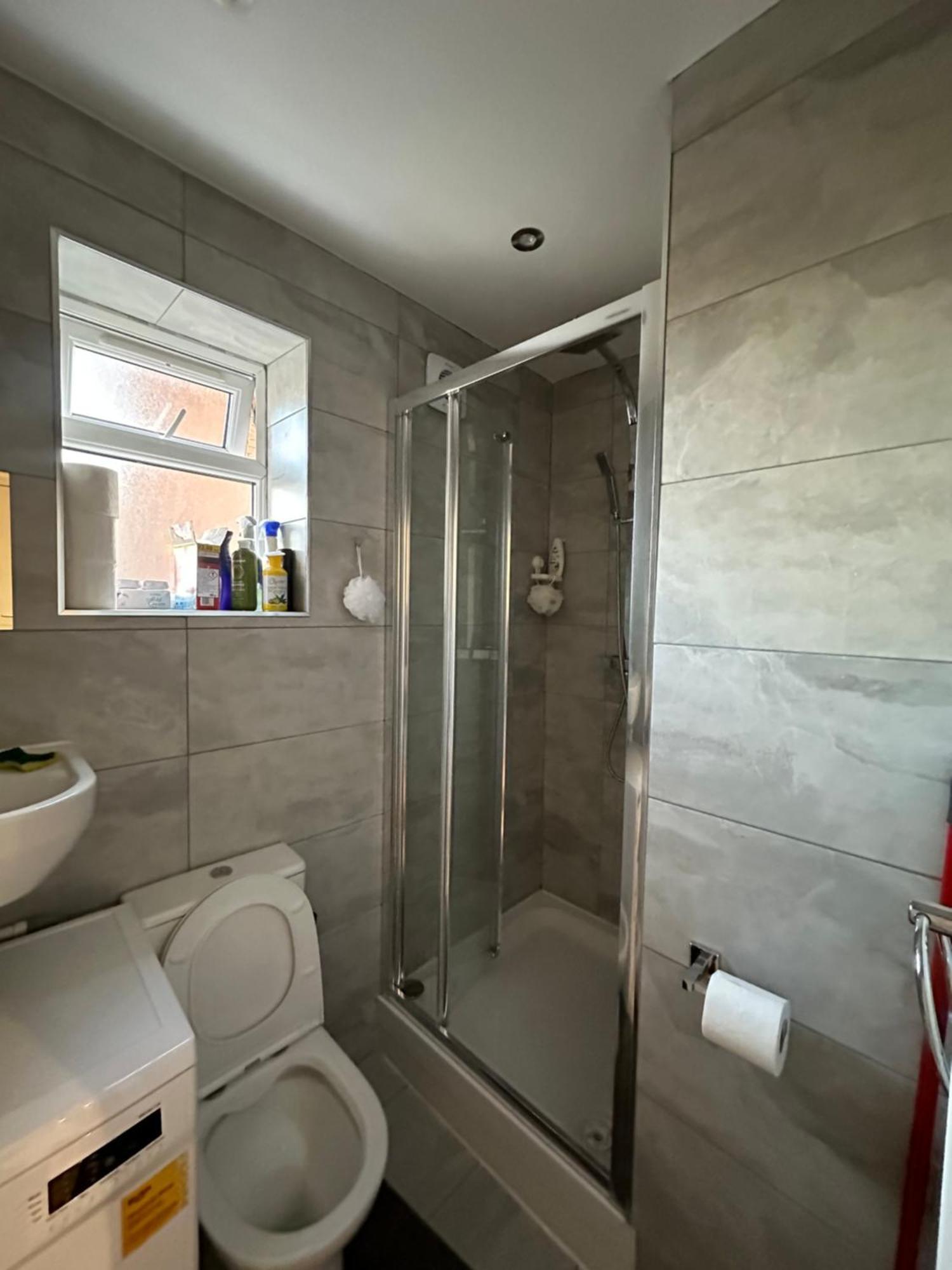 Gasthof Smart Cosy/small Double In Oakridge Road Bromley London