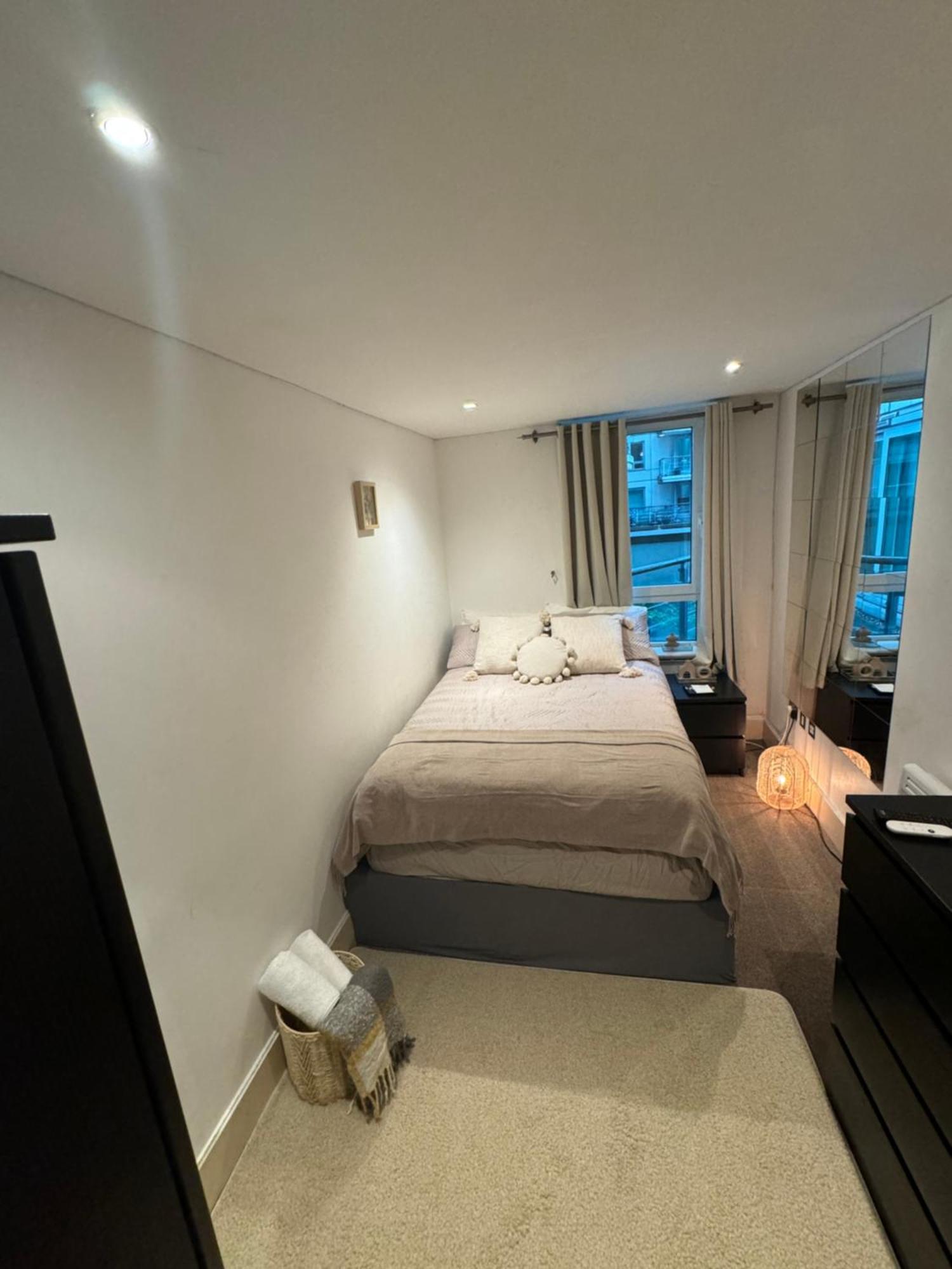 Londoneye Private Bedroom In Shared Flat * London