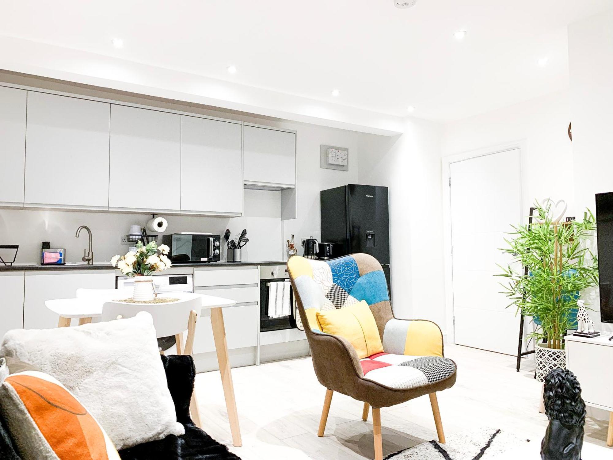 Luxury House With 2 Bedrooms Free Driveway Parking Close To Central Wembley Stadium And Shopping Malls Apartment London