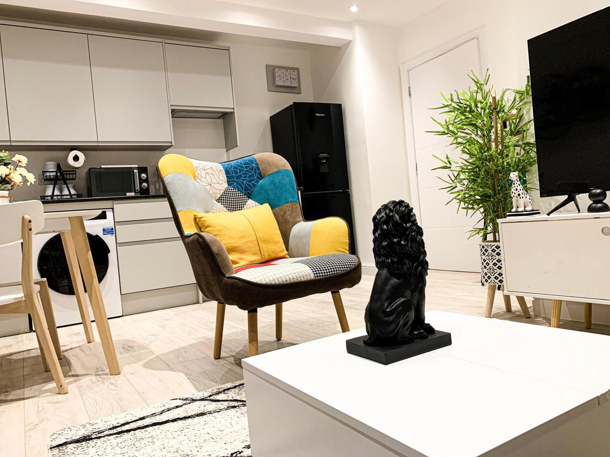 Luxury House With 2 Bedrooms Free Driveway Parking Close To Central Wembley Stadium And Shopping Malls Apartment London