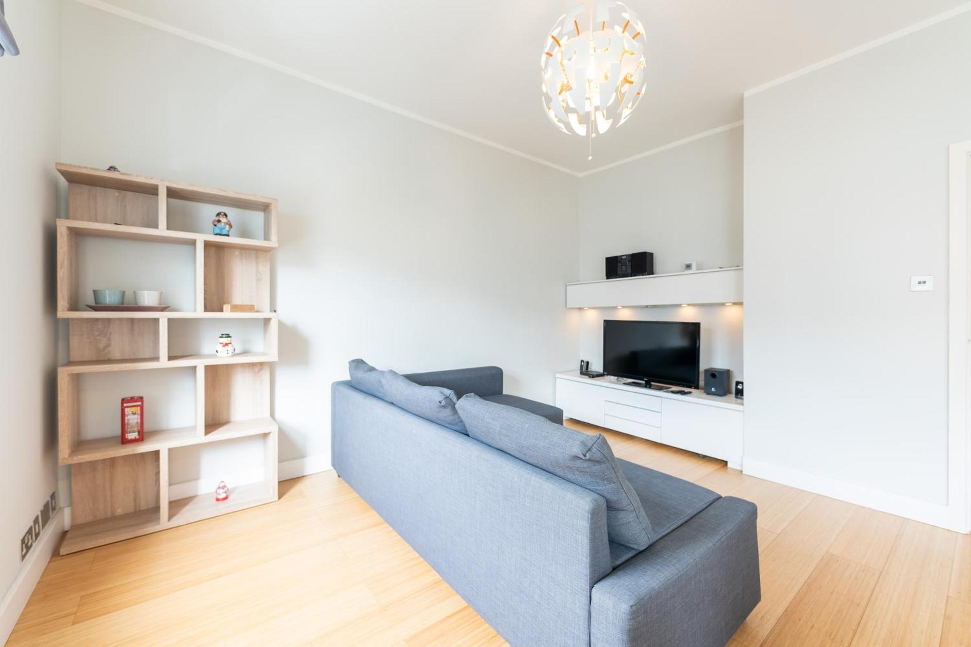 Special Offer! Bright & - Up To 4 Apartment