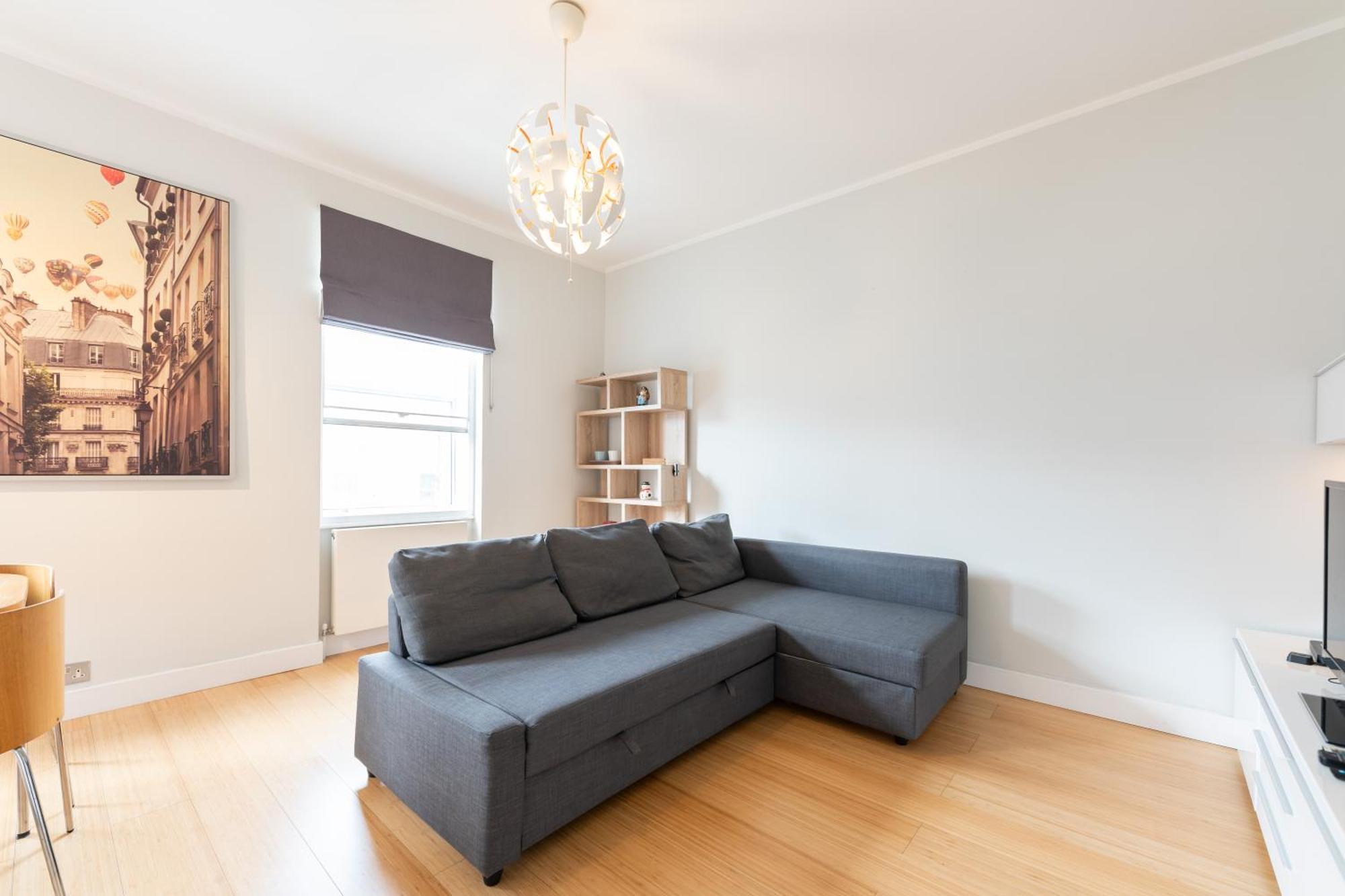 Special Offer! Bright & - Up To 4 Apartment *