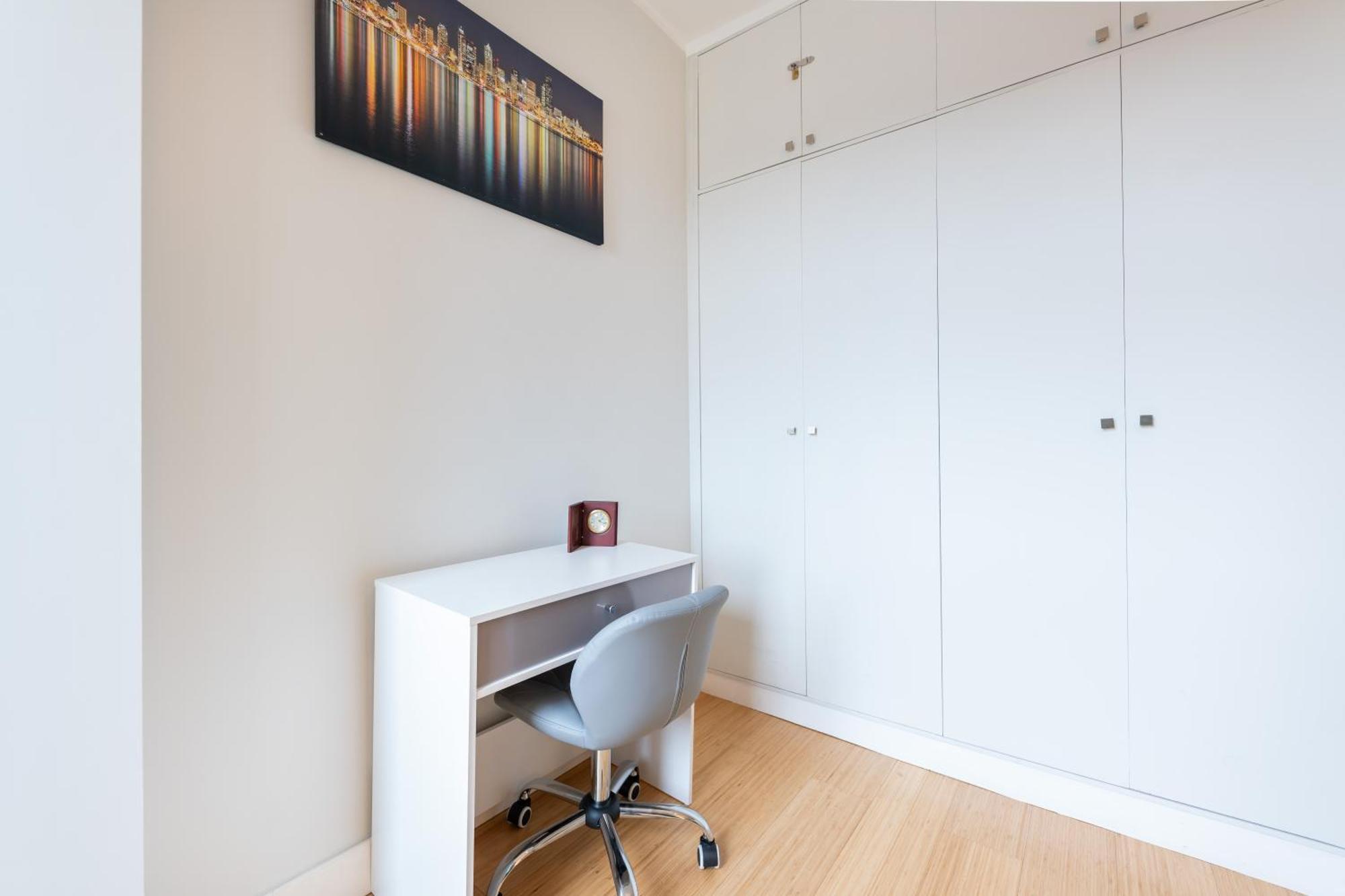 Special Offer! Bright & - Up To 4 Apartment