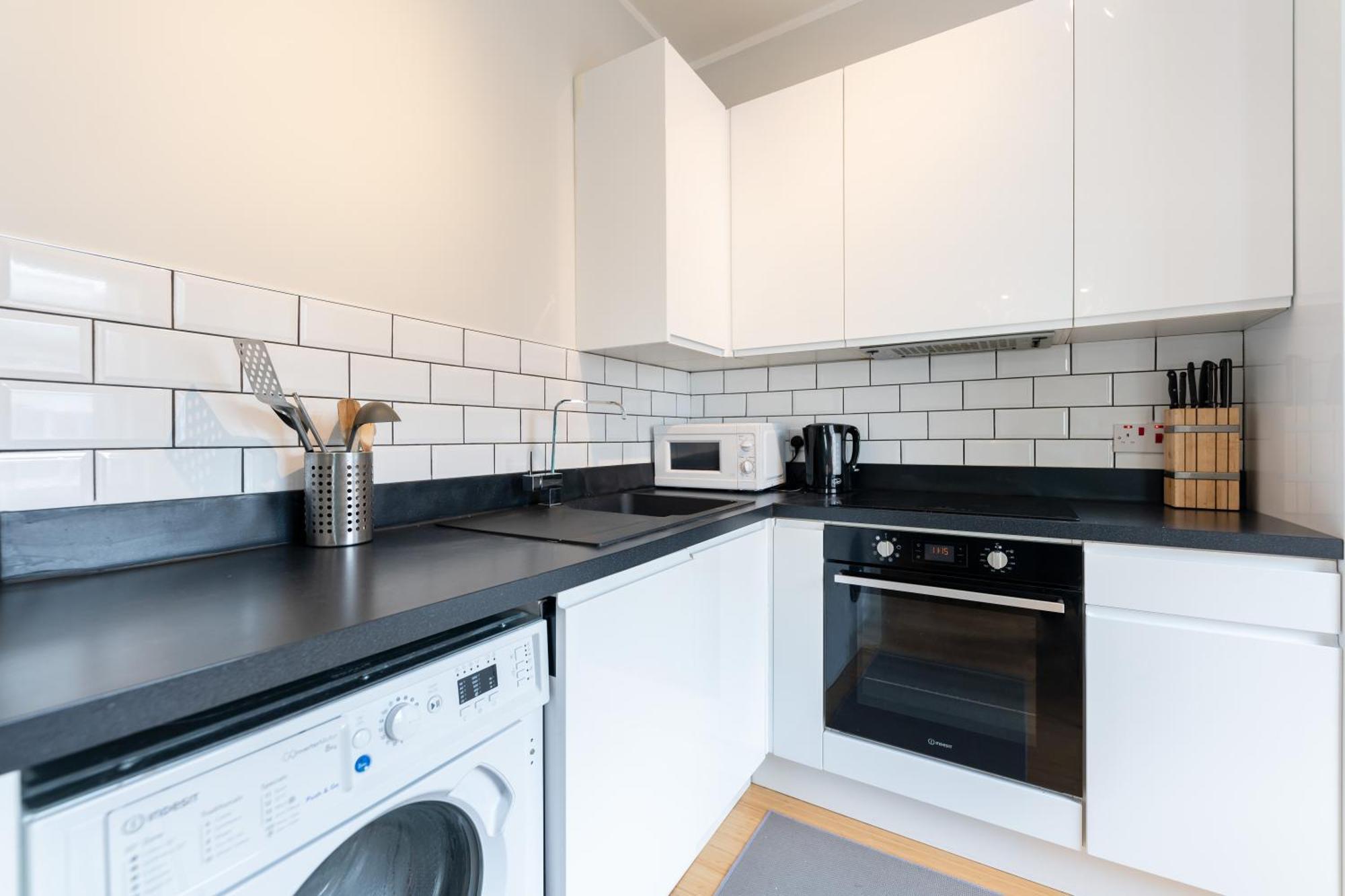 Special Offer! Bright & - Up To 4 Apartment London