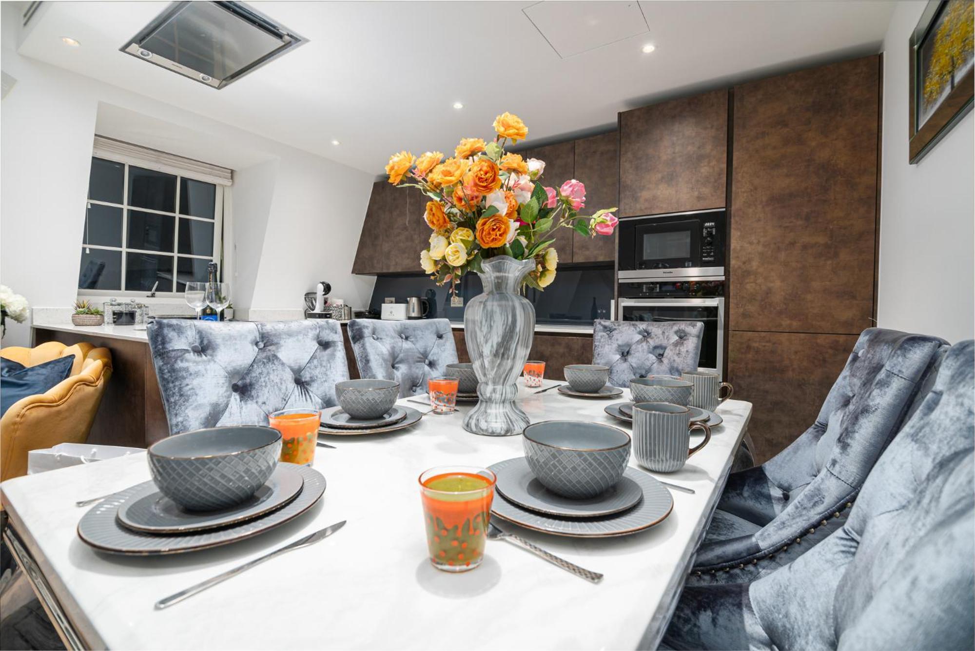 Spectacular 2-bedroom Penthouse In Marble Arch 75 Apartment *