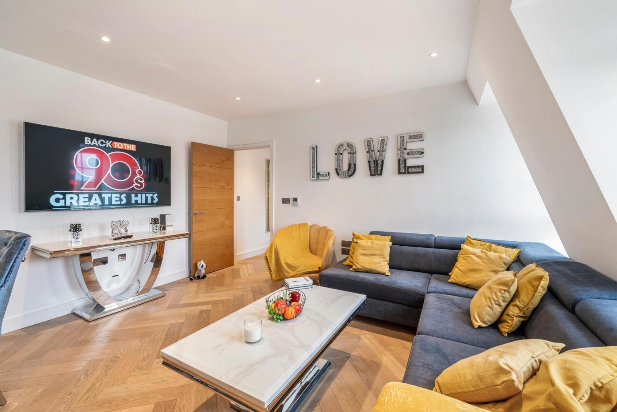 Spectacular 2-bedroom Penthouse In Marble Arch 75 Apartment