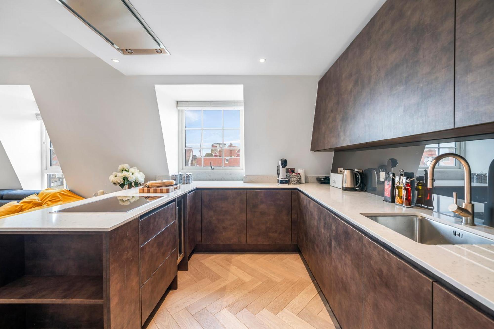 Spectacular 2-bedroom Penthouse In Marble Arch 75 *