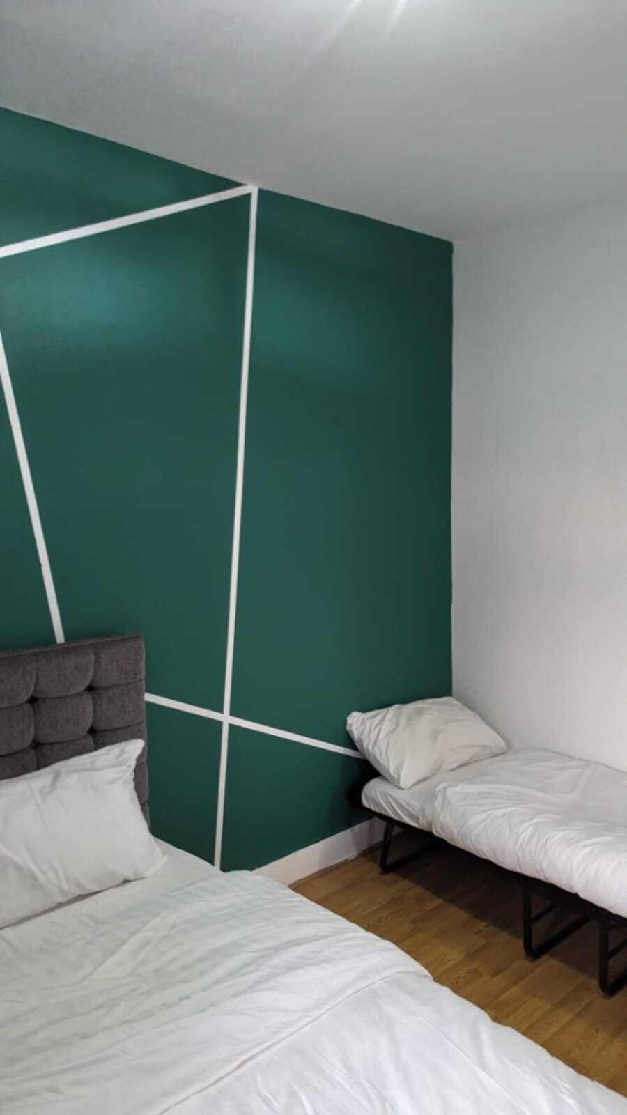 3 Bedroom House,4beds, 2 Baths Ilford ,12 Mins To Stratford * Londres