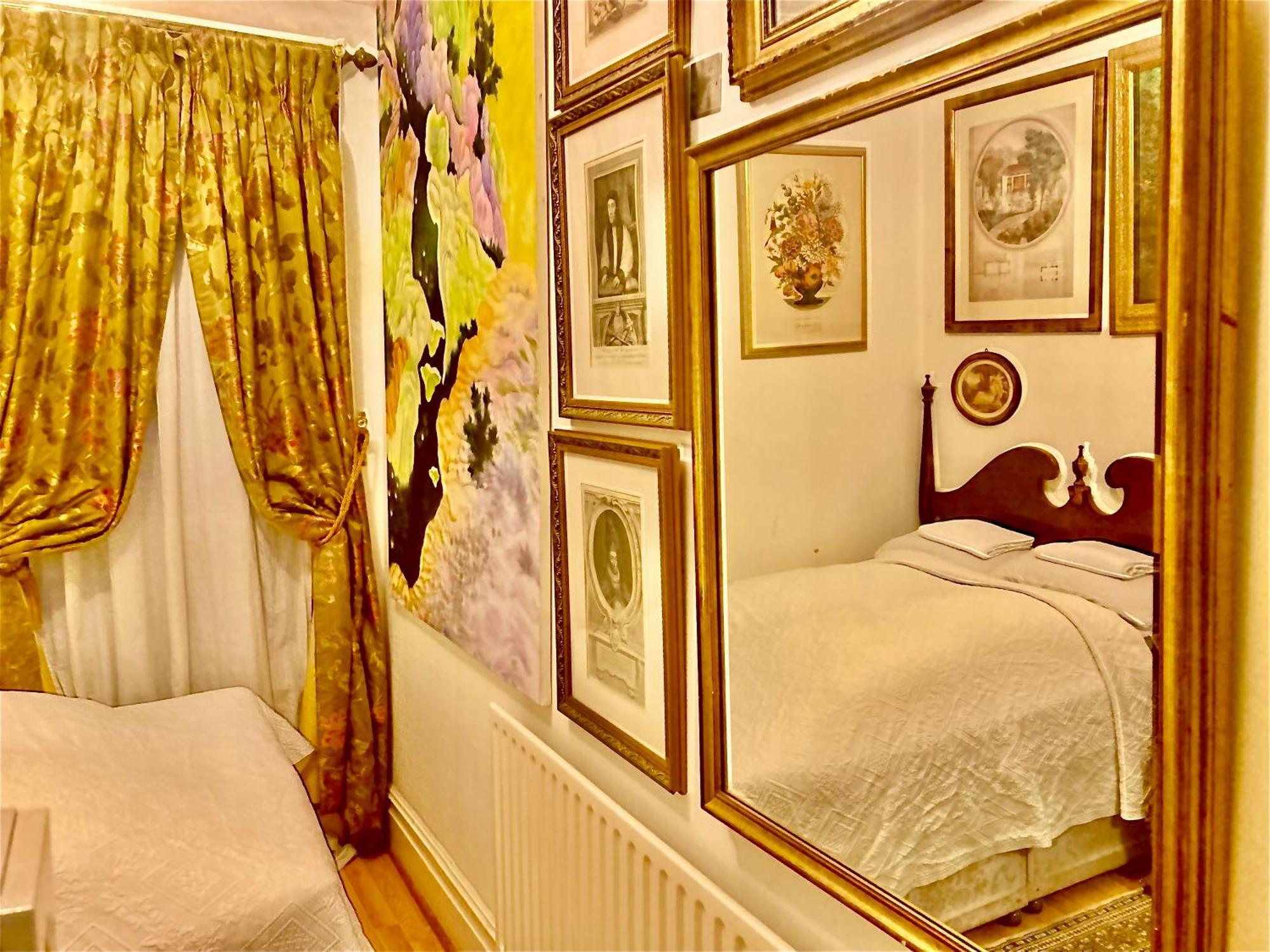 Quality And Very Good Value Private In Close To Notting Hill Zone 2 *
