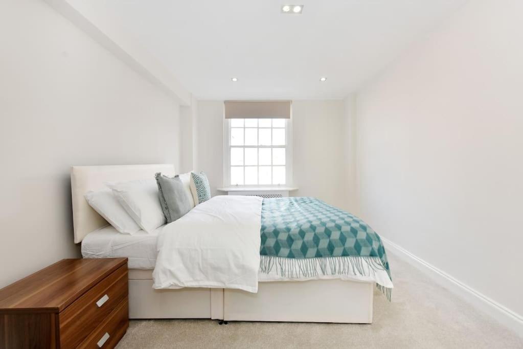 Three Bedrooom Flat In Heart Of London