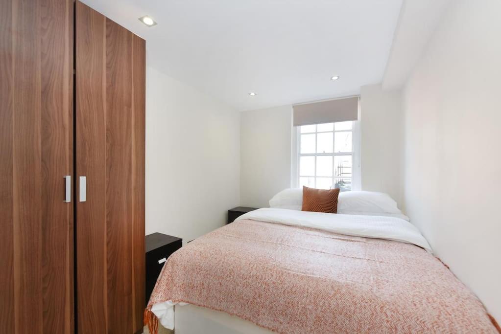 Apartment Three Bedrooom Flat In Heart Of *