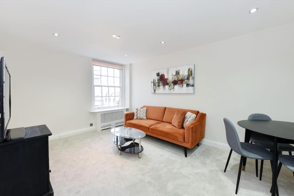 Apartment Three Bedrooom Flat In Heart Of London