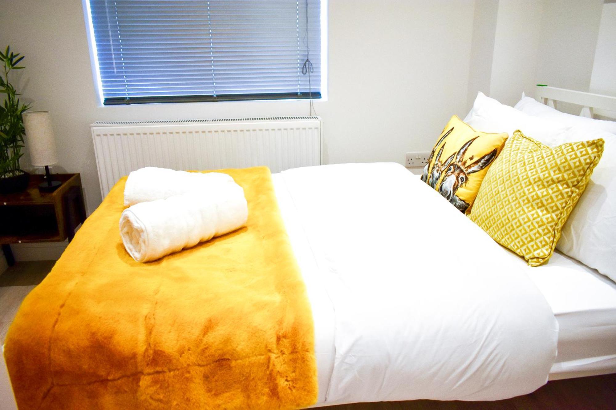 Luxury House With 2 Bedrooms Free Driveway Parking Close To Central Wembley Stadium And Shopping Malls *