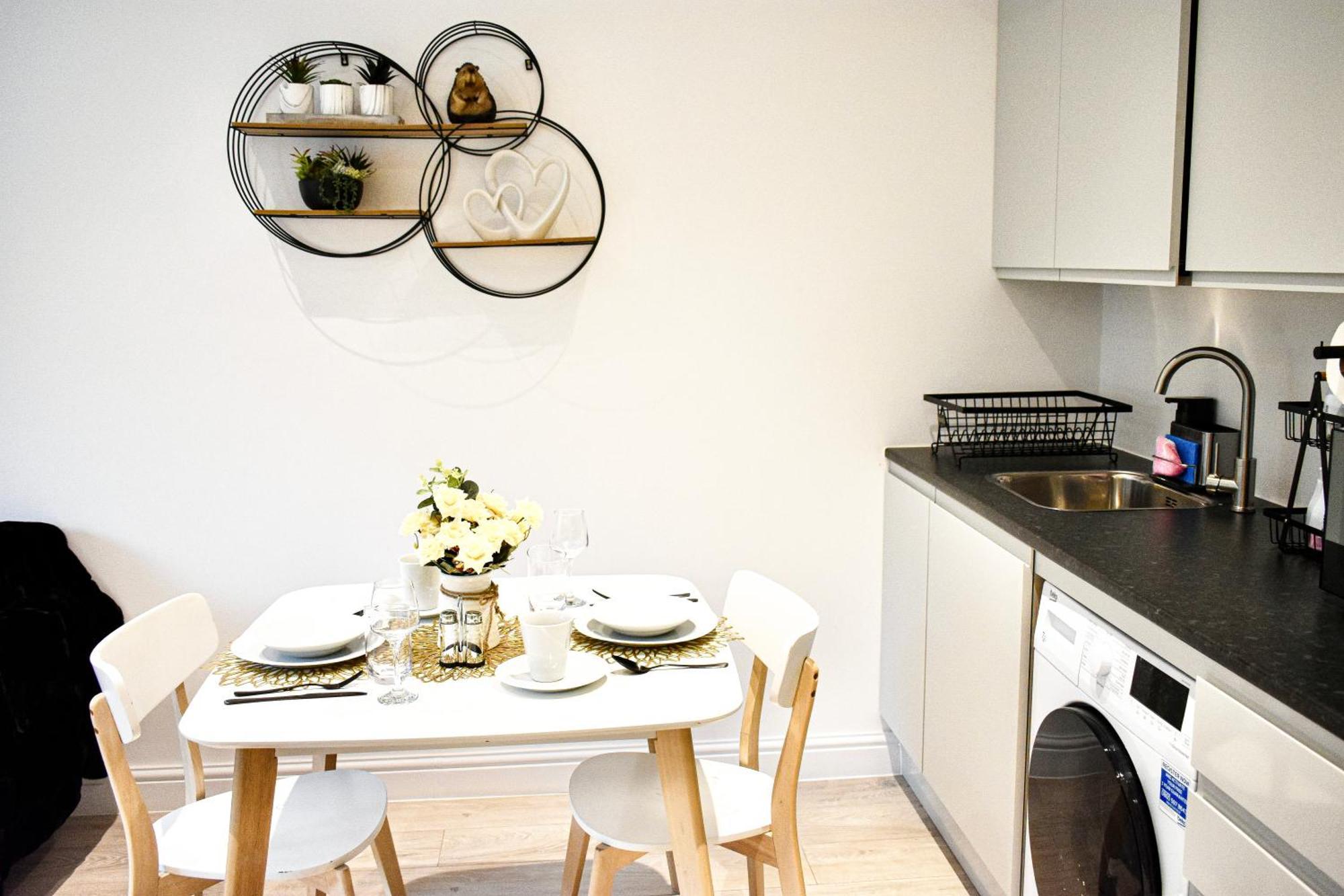 Apartment Luxury House With 2 Bedrooms Free Driveway Parking Close To Central Wembley Stadium And Shopping Malls *