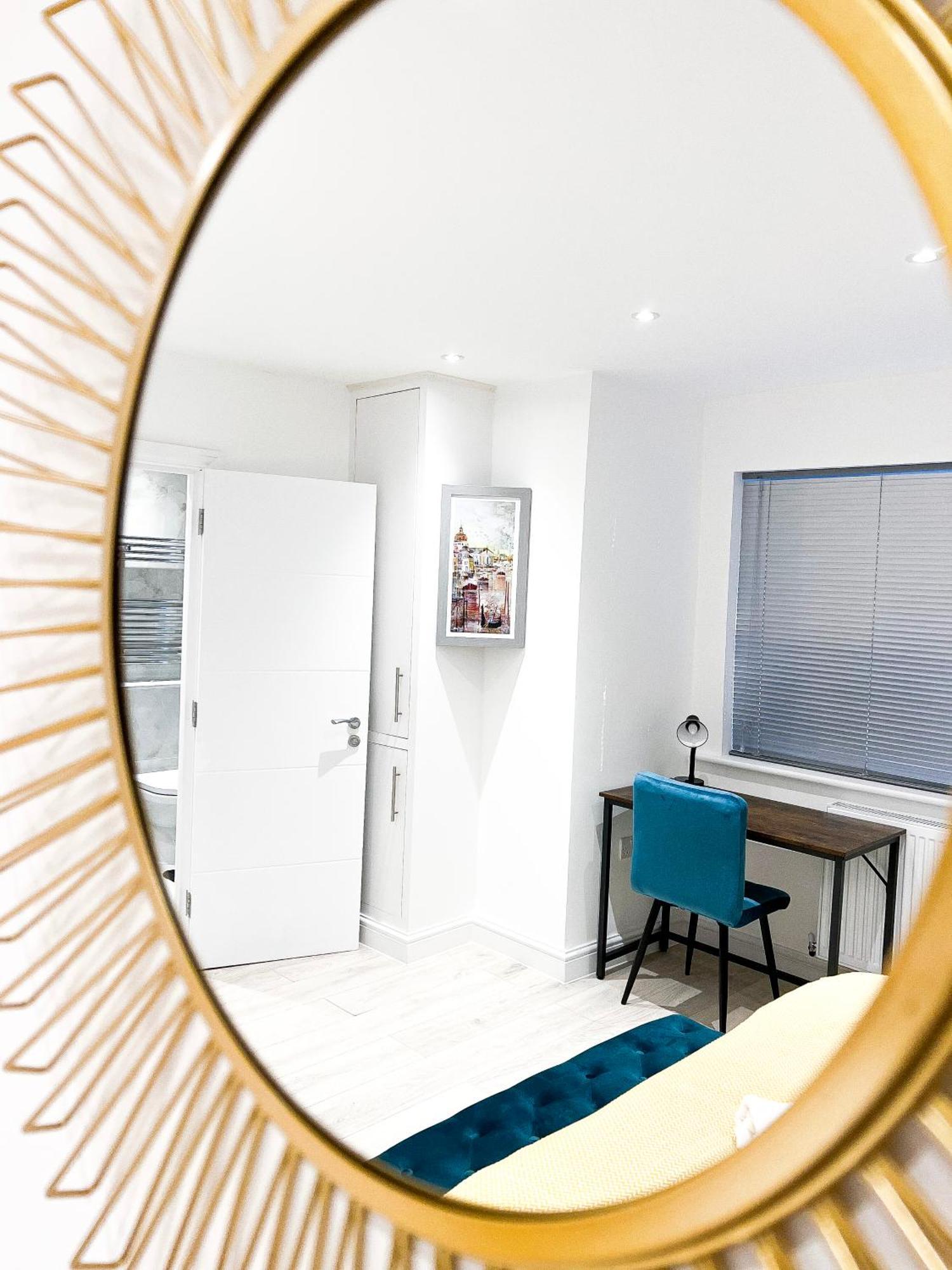 Apartment Luxury House With 2 Bedrooms Free Driveway Parking Close To Central Wembley Stadium And Shopping Malls *