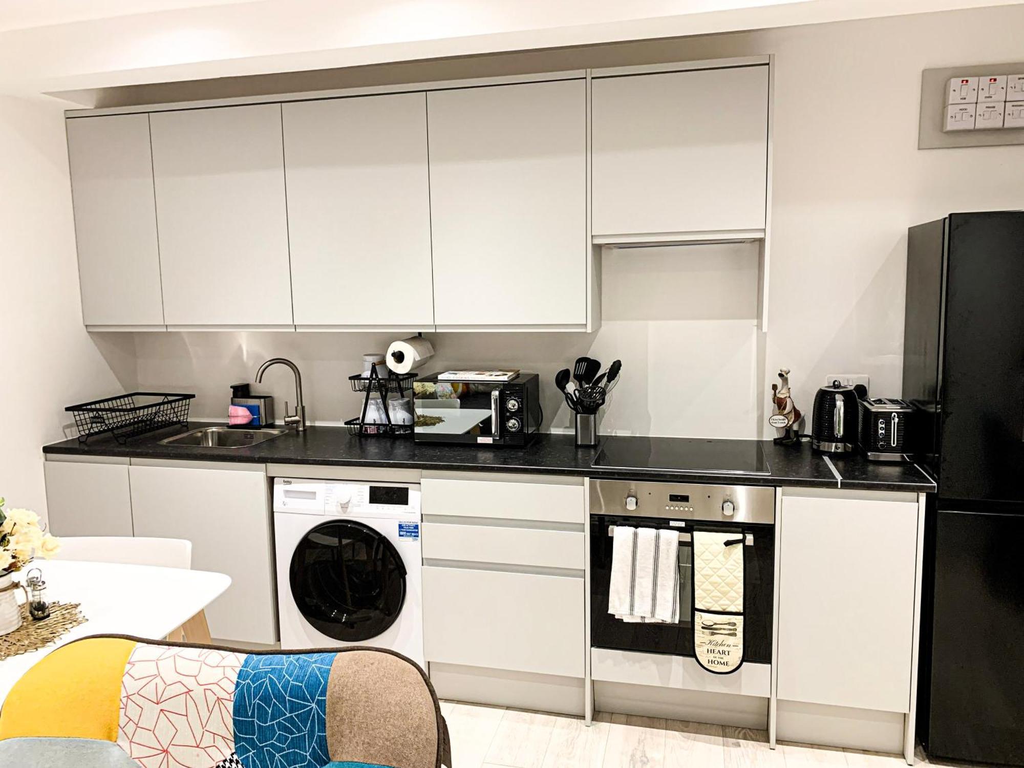 Luxury House With 2 Bedrooms Free Driveway Parking Close To Central Wembley Stadium And Shopping Malls * London