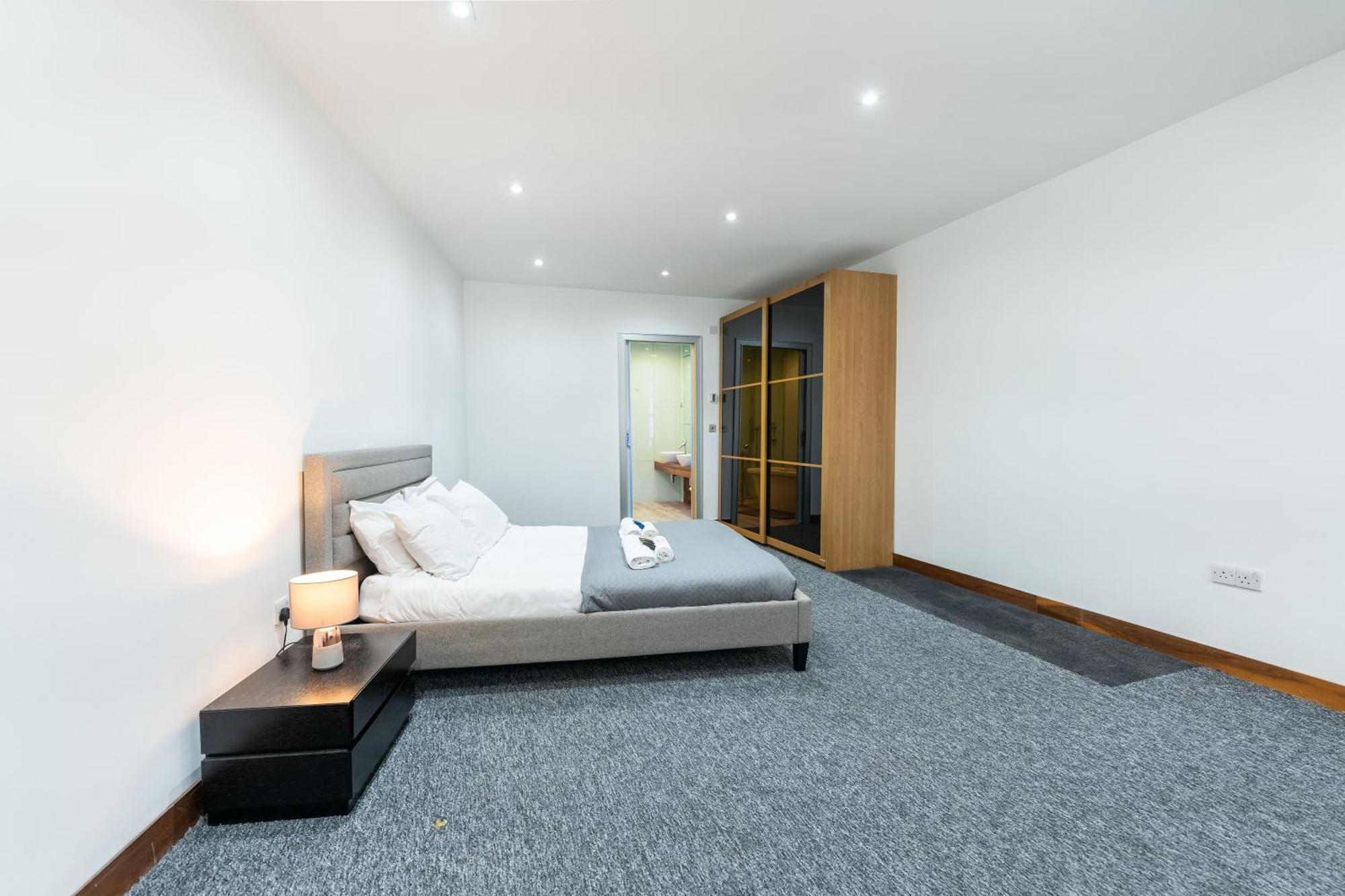 Luxury 2 Bedroom Flat In Bell Street Apartment