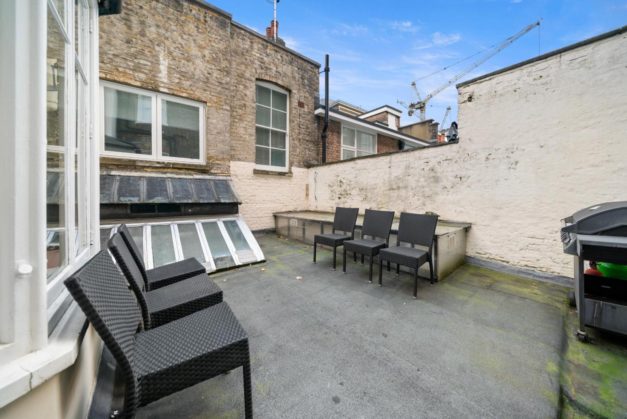 Central London Apartment * London
