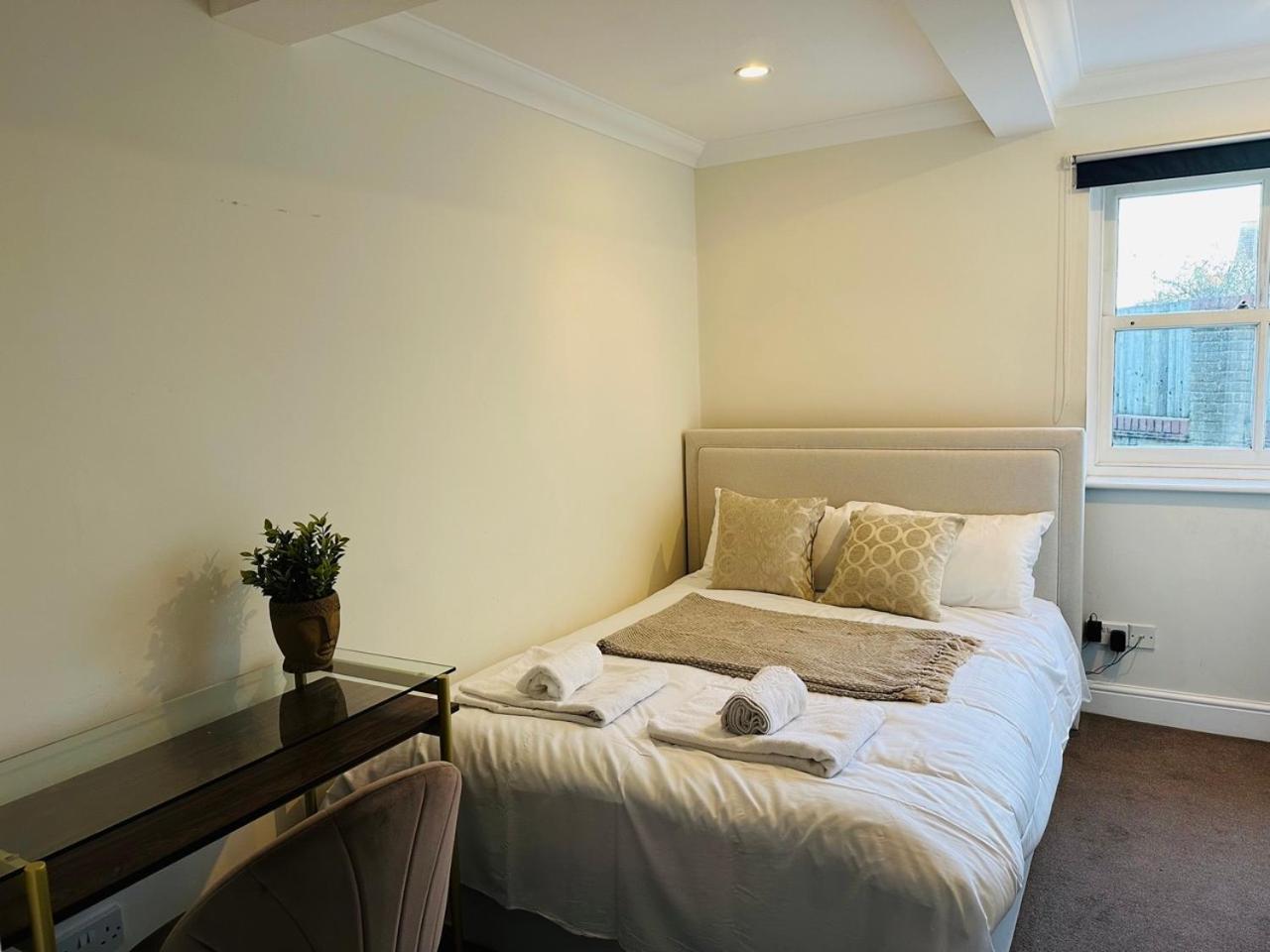 Apartment Wimbledon Elegance: 2-bedroom Retreat