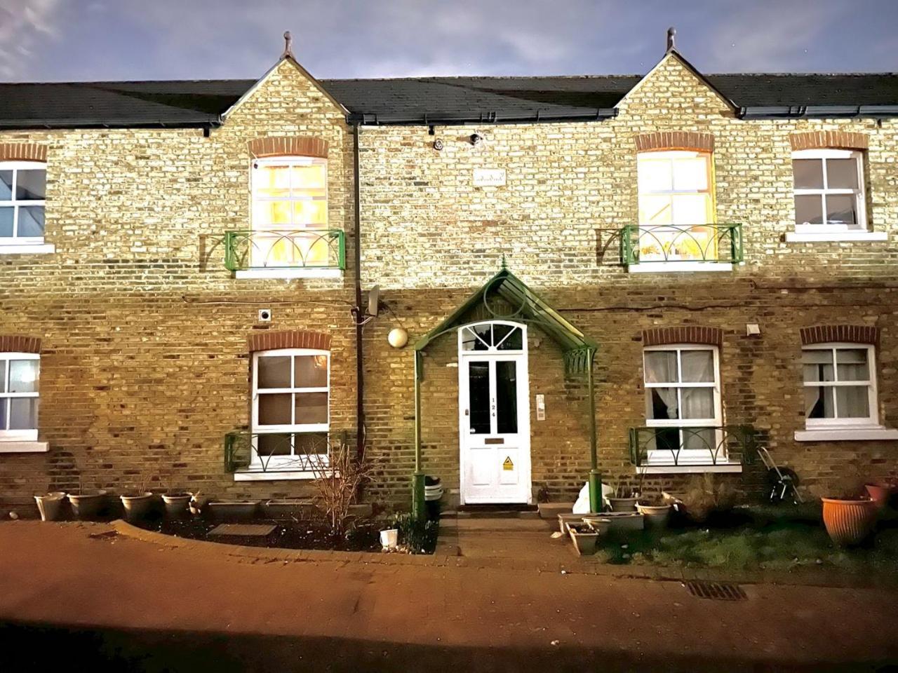Apartment Wimbledon Elegance: 2-bedroom Retreat *