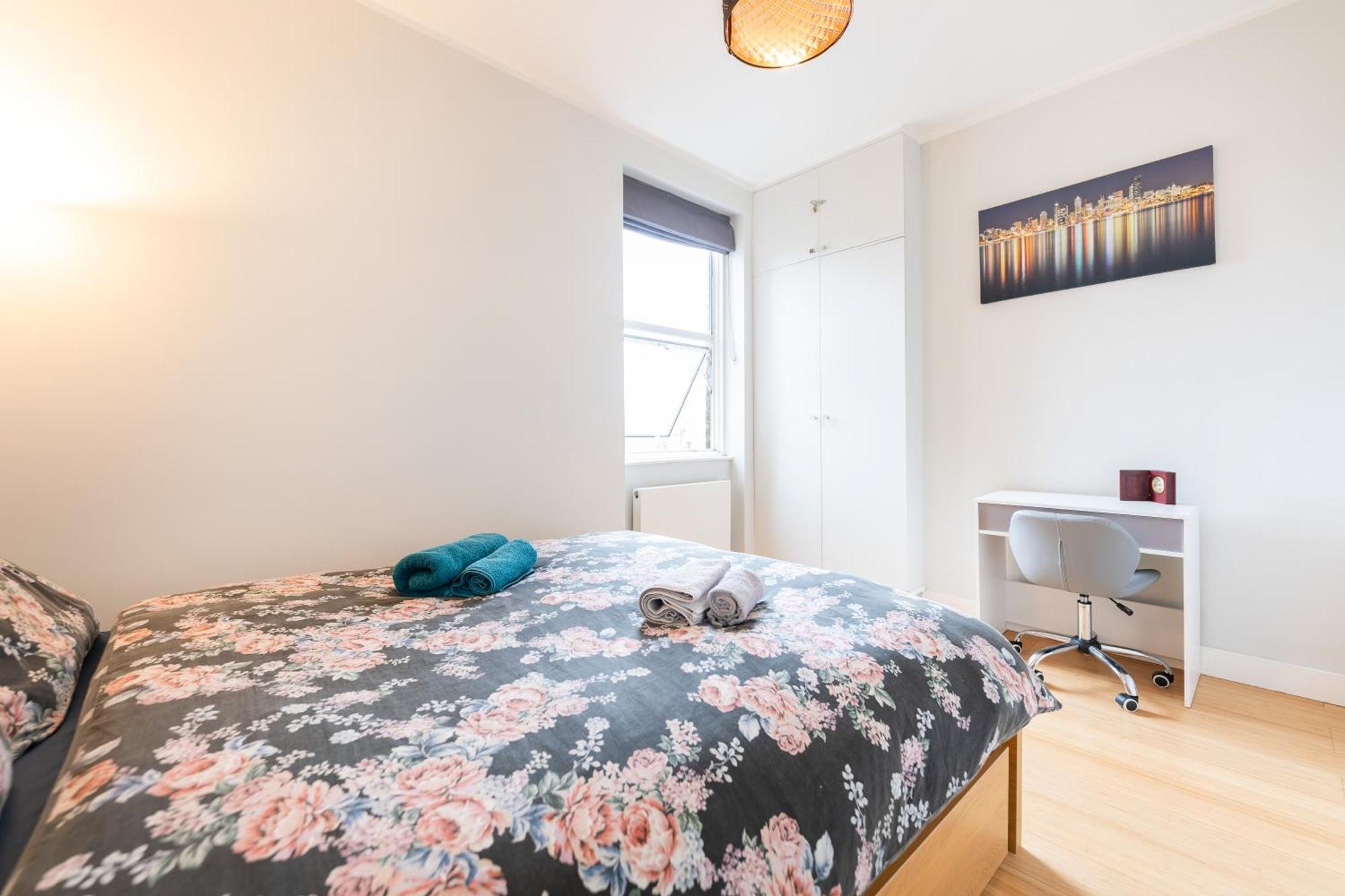 Apartment Special Offer! Bright & - Up To 4 *