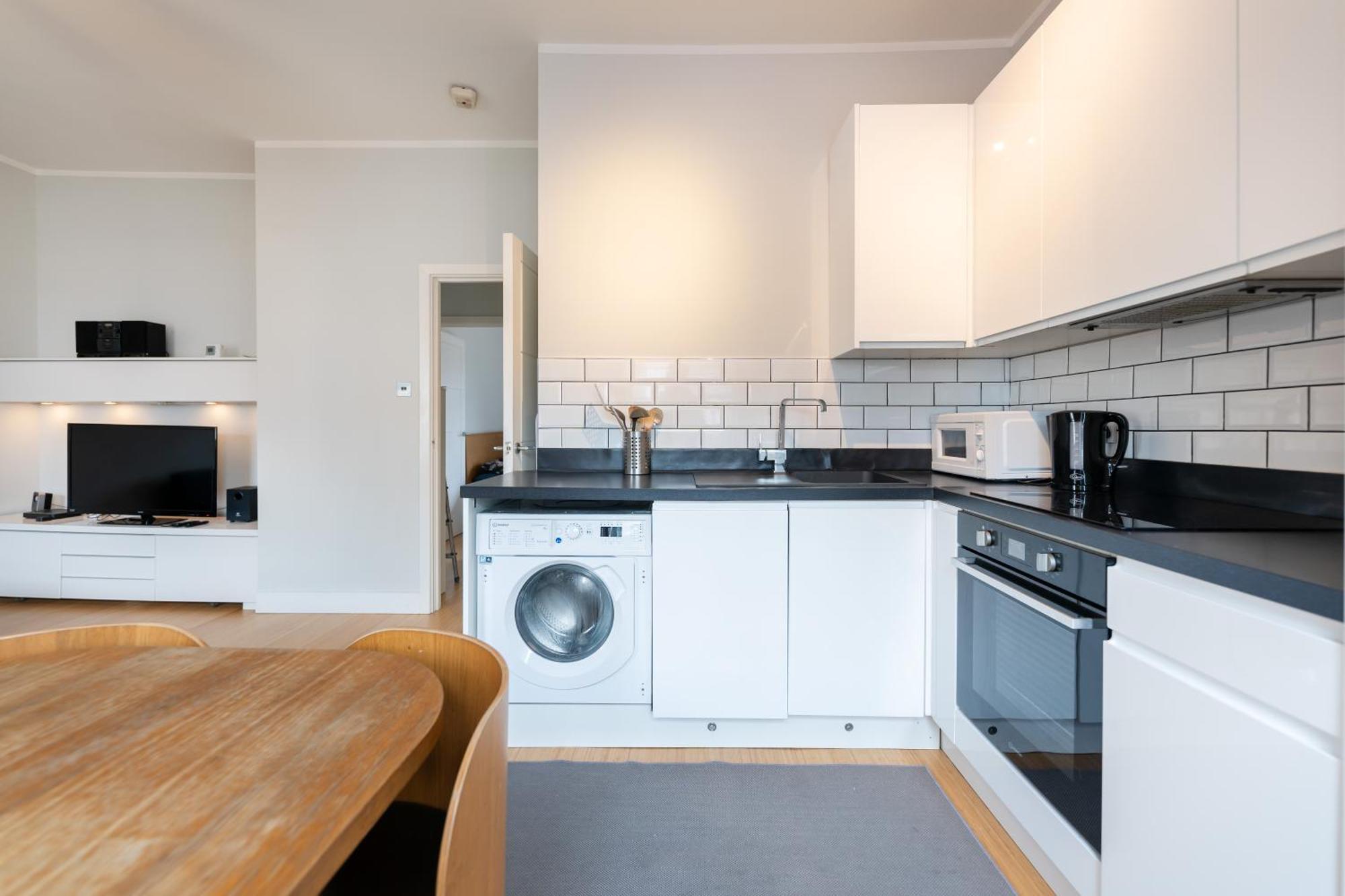 Special Offer! Bright & - Up To 4 * London