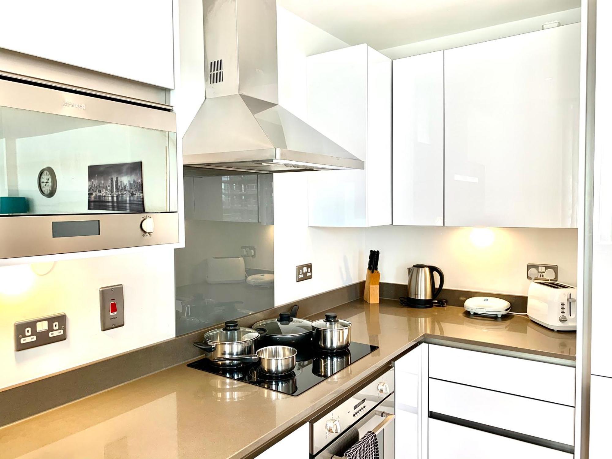Dockland Excel 2 Bedroom Apartment London