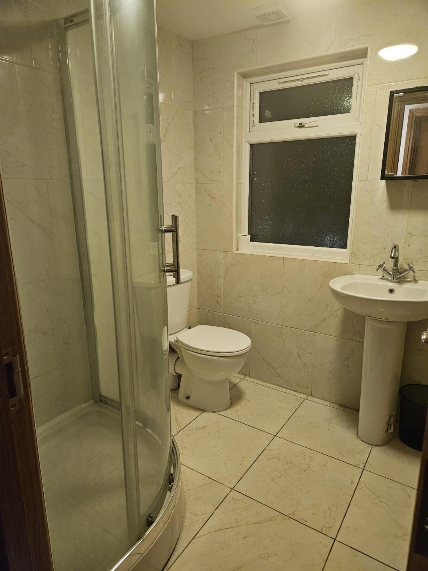Guest house King By Wembley Stadium London