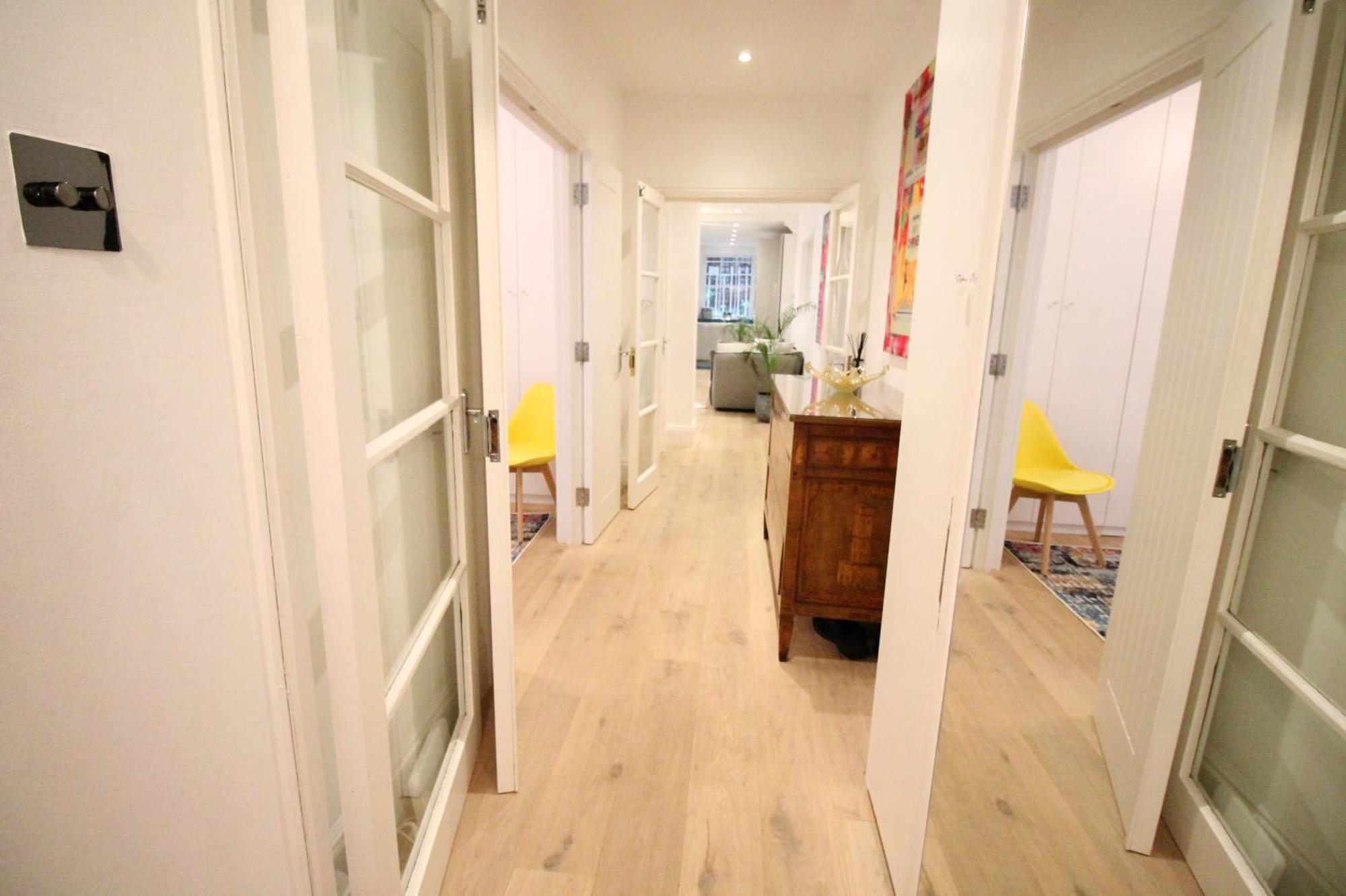 Trendy 2bedroom And 2 Bathroom Flat, Quiet Nottinghill Street Apartment London