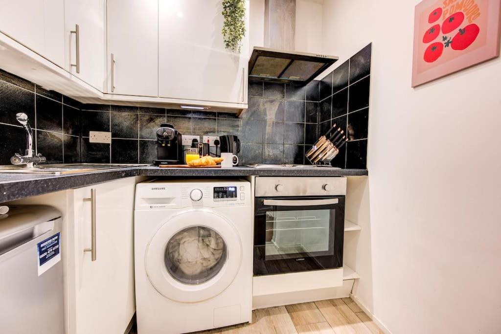 Oxford Circus Chic Modern Flat For 4 * London