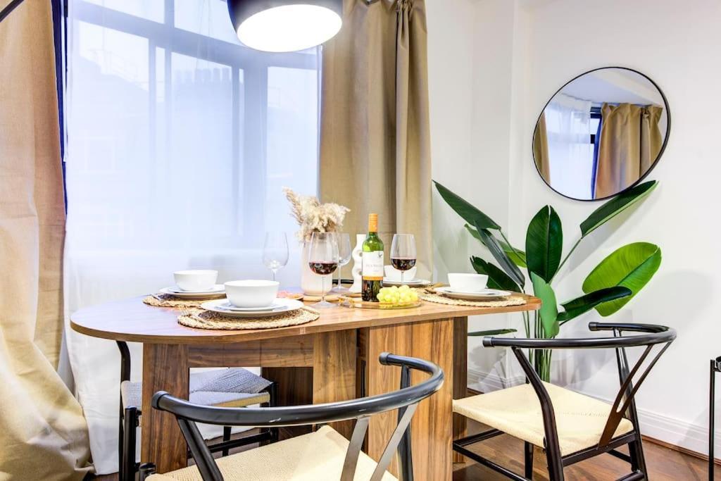 Oxford Circus Chic Modern Flat For 4