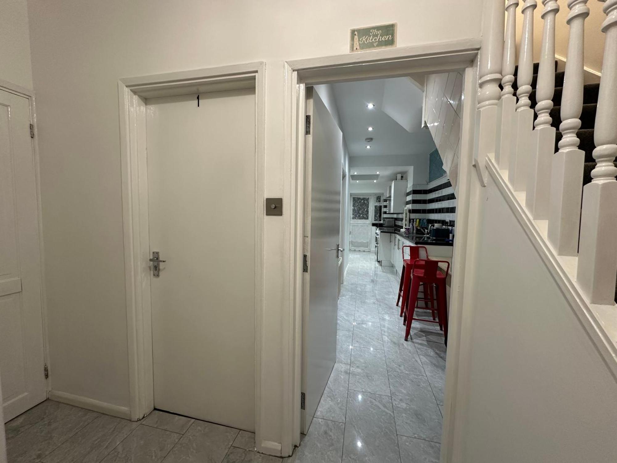 Gasthof Smart Cosy/small Double In Oakridge Road Bromley *