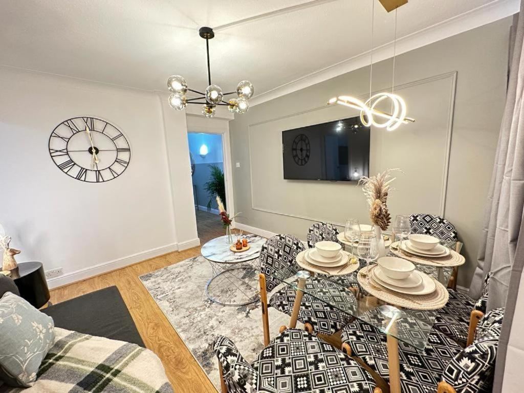 Hyde Park Three Bedroom *