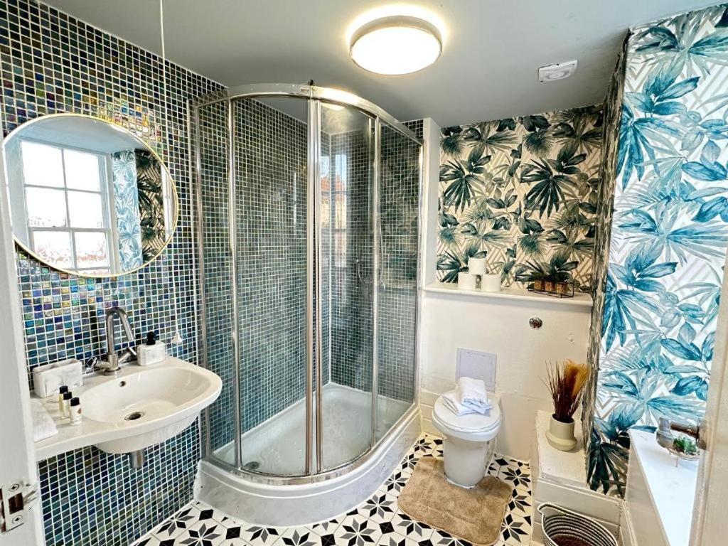 Hyde Park Three Bedroom * London