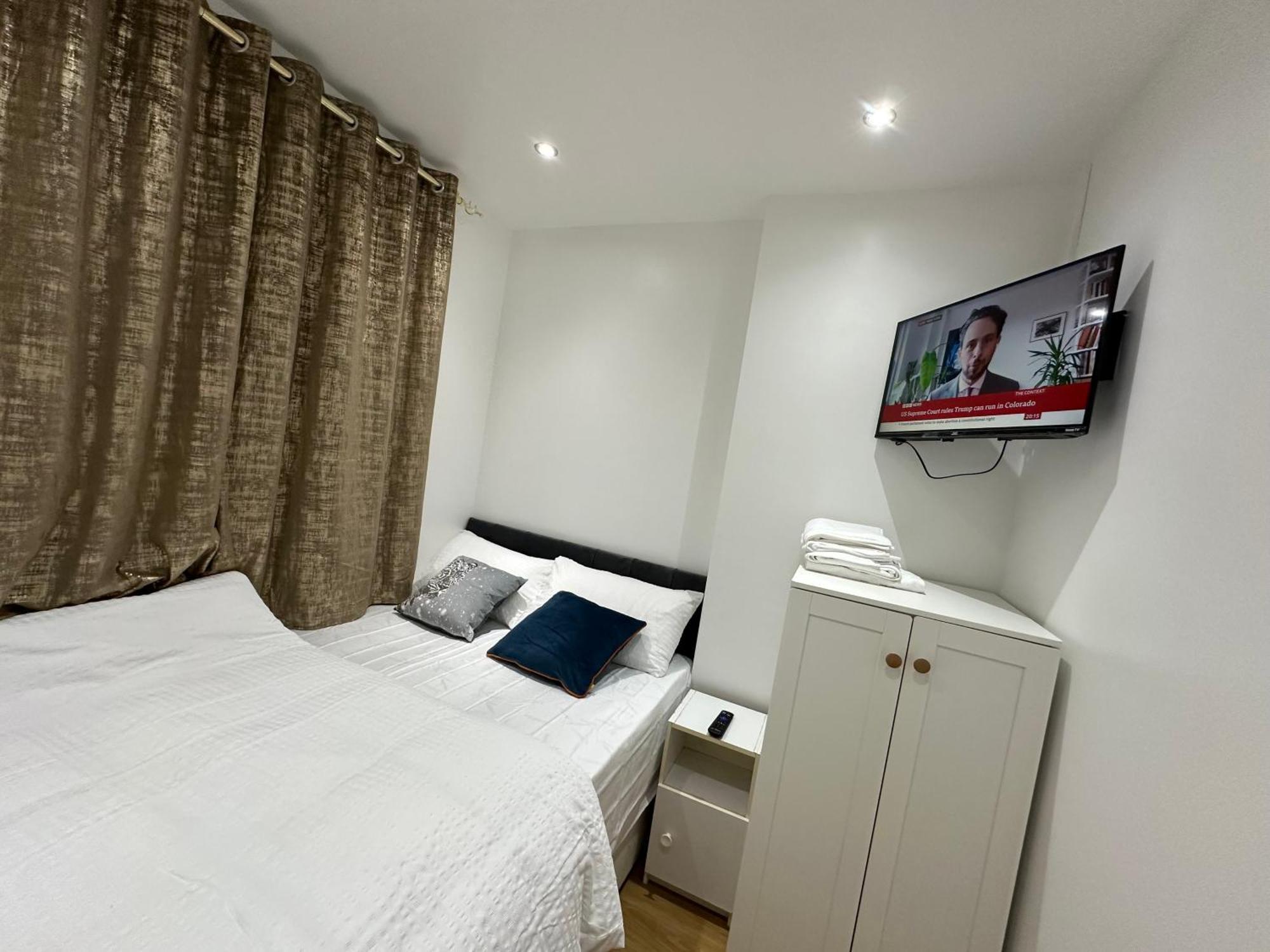 Gasthof Smart Cosy/small Double In Oakridge Road Bromley *