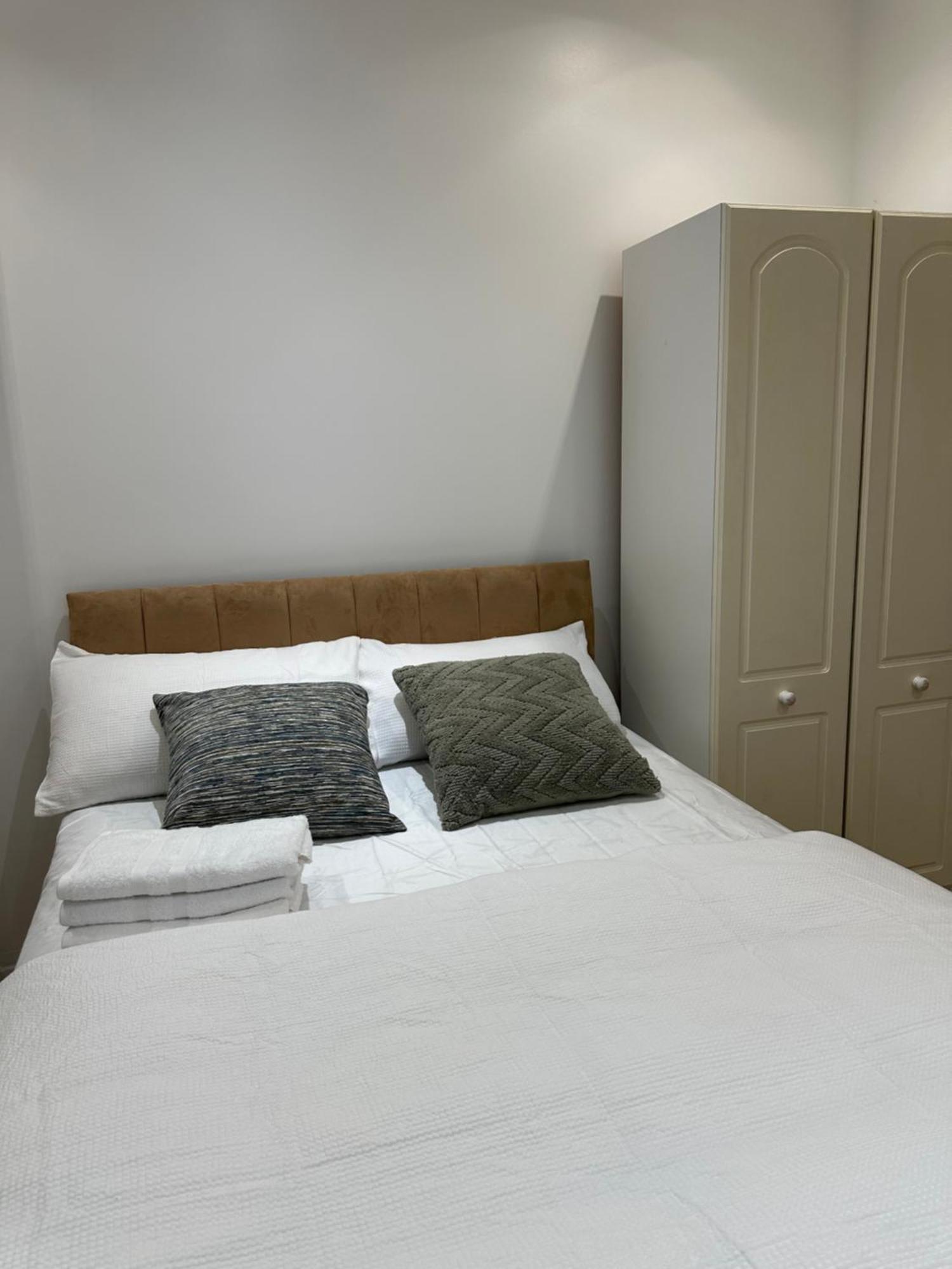 Smart Cosy/small Double In Oakridge Road Bromley Gasthof *