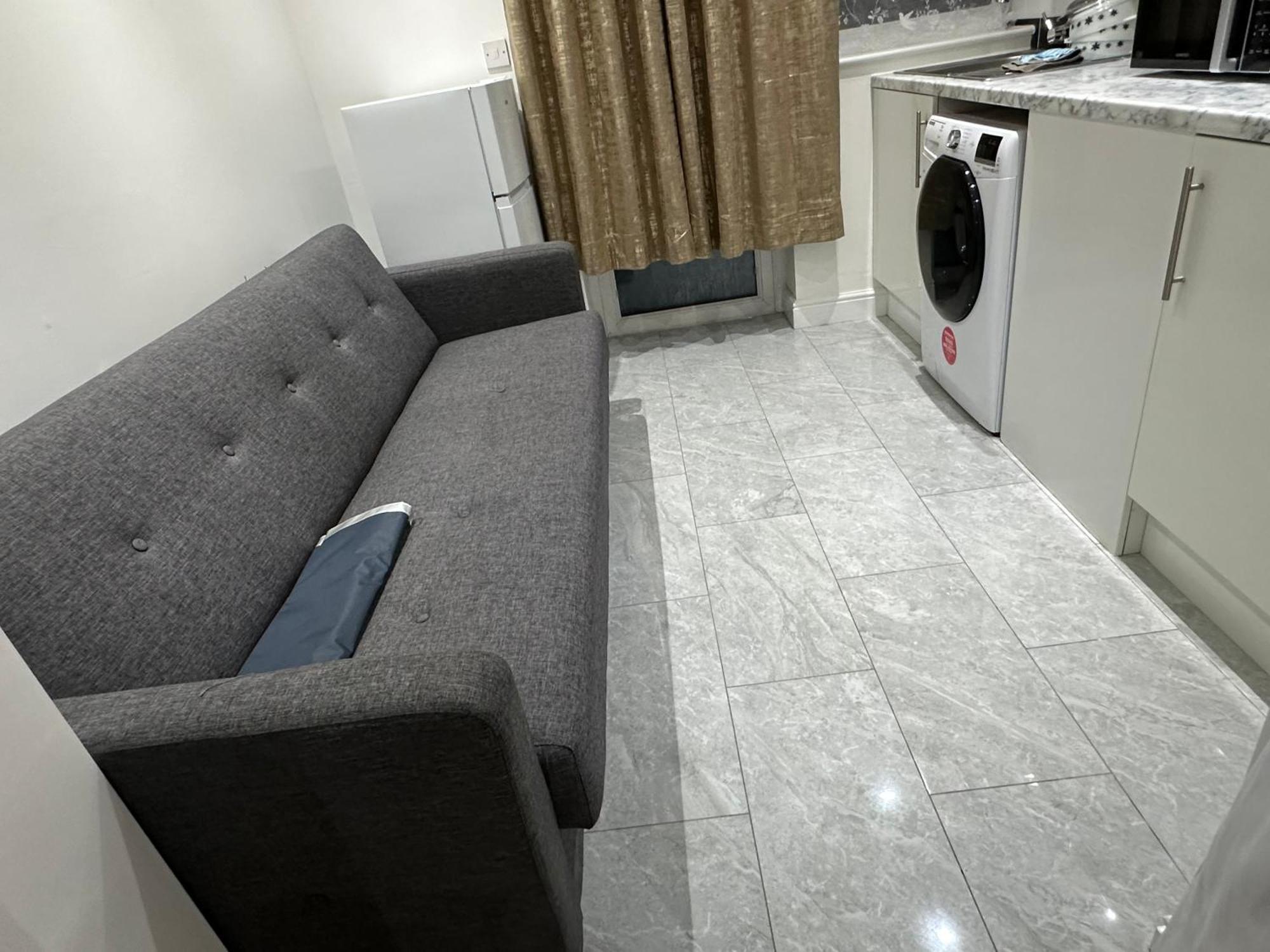 Smart Cosy/small Double In Oakridge Road Bromley * London
