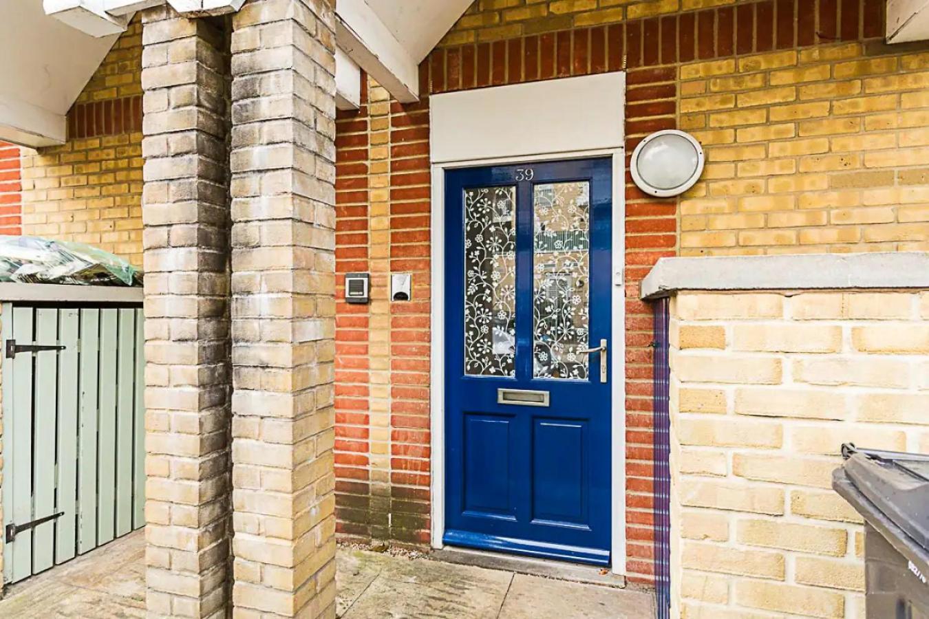 2br , 50