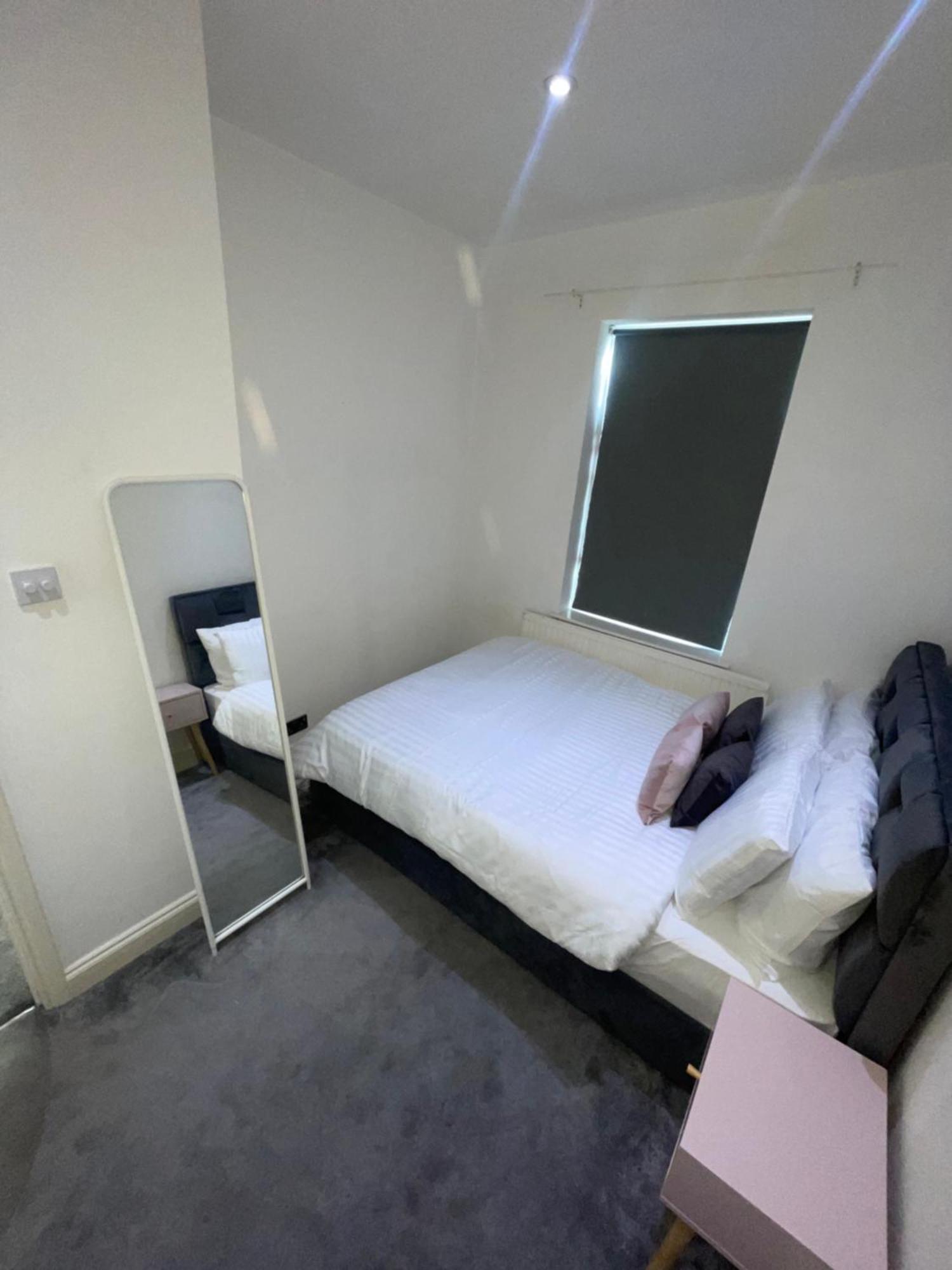 Spacious 2 Bedroom With Garden And Driveway Near Wimbledon