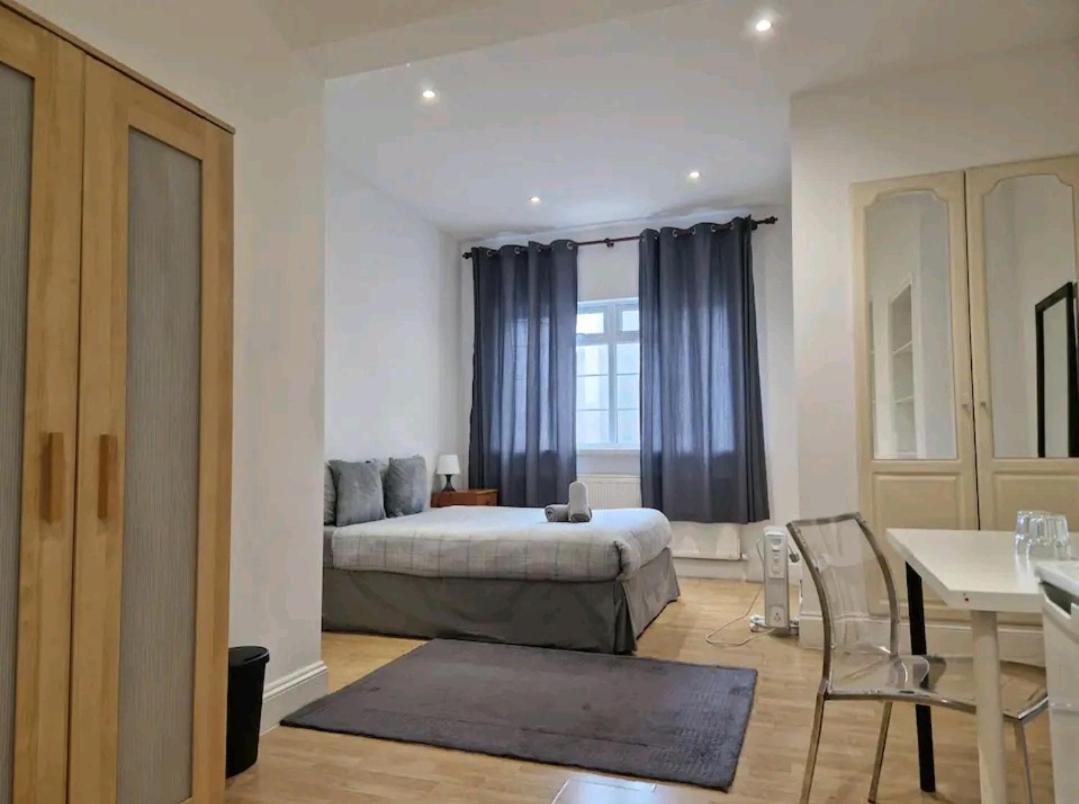 Privatunterkunft Affordable In Shared Flat, Bridge *