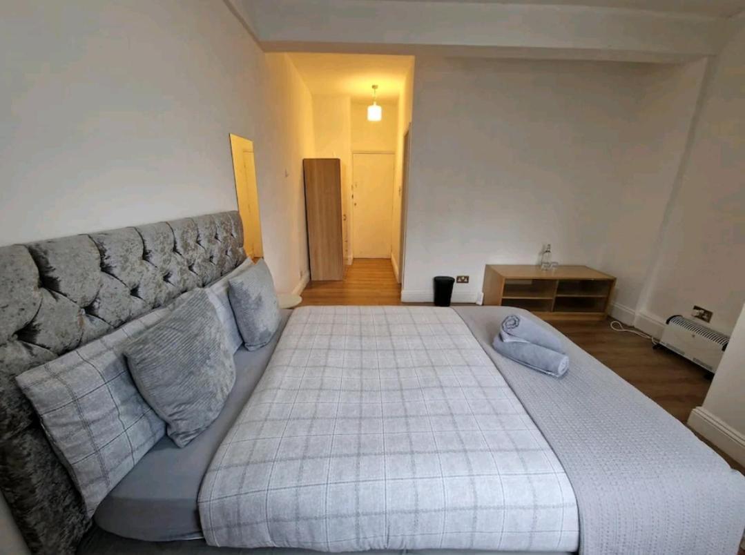 Privatunterkunft Affordable In Shared Flat, Bridge *