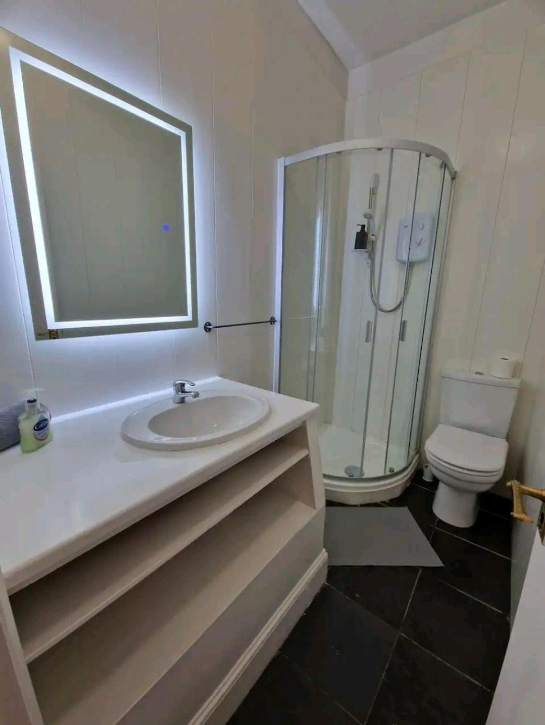 Privatunterkunft Affordable In Shared Flat, Bridge *