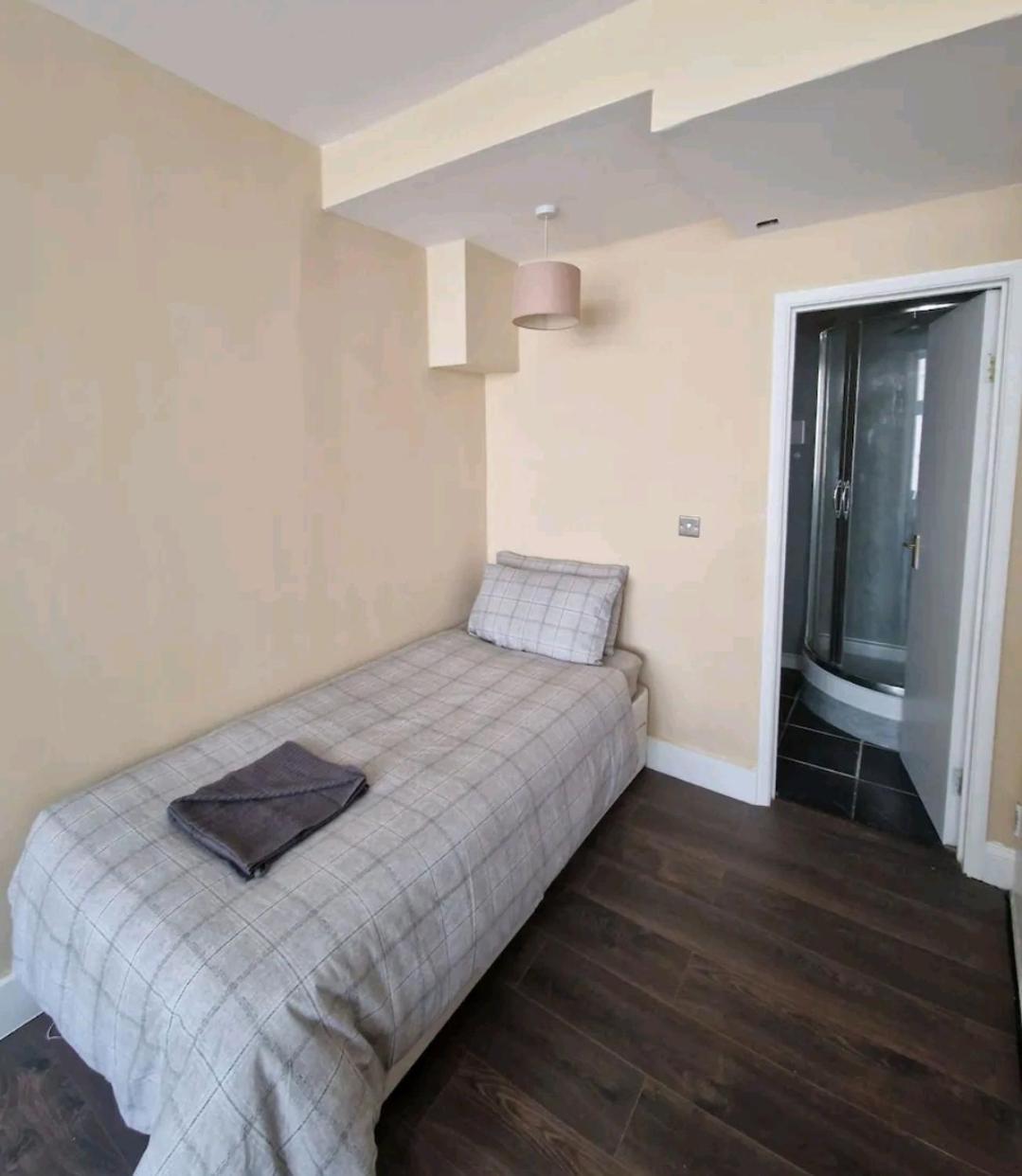 Privatunterkunft Affordable In Shared Flat, Bridge London