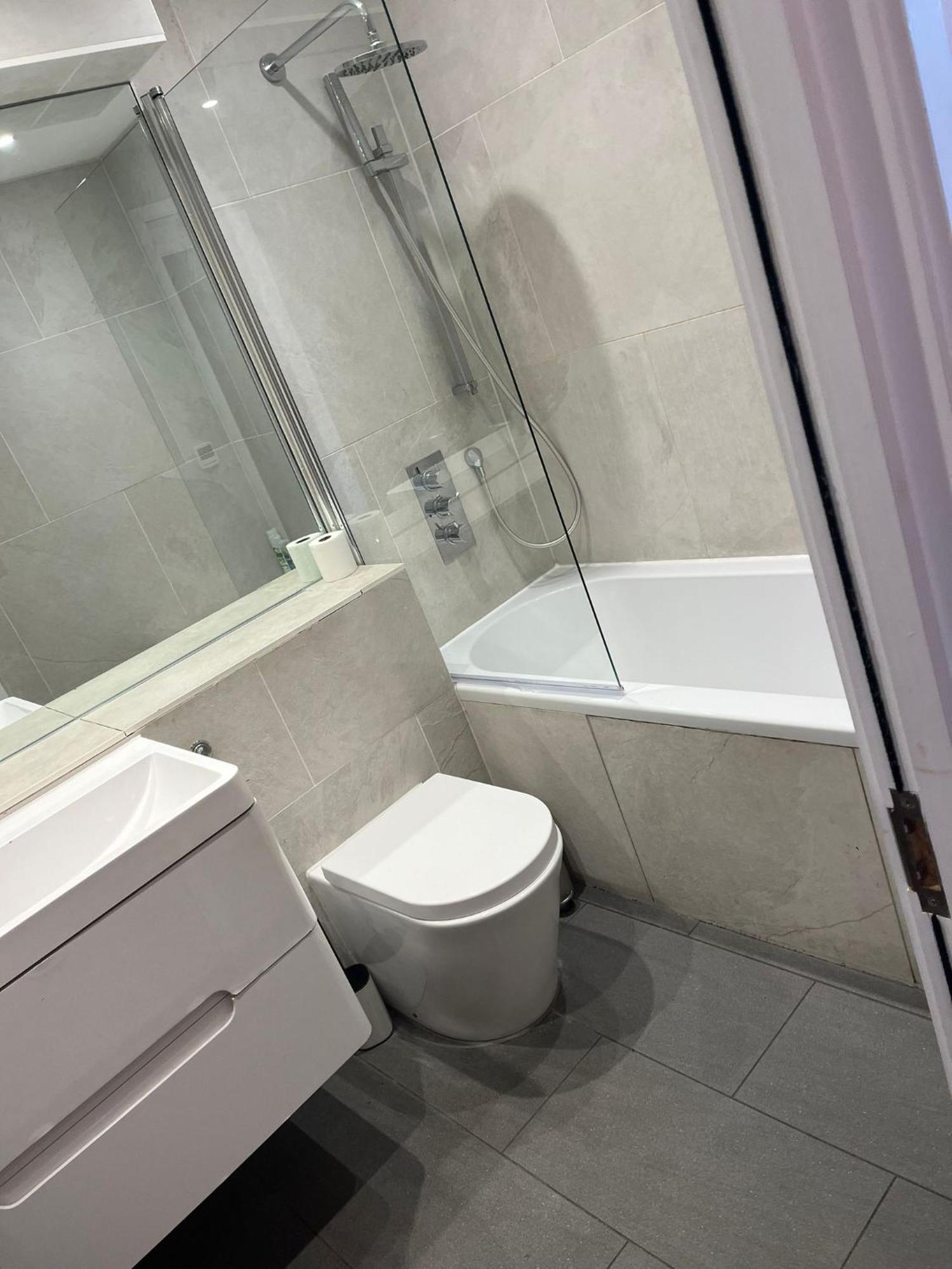 Two Bed In Battersea 2 Apartment London